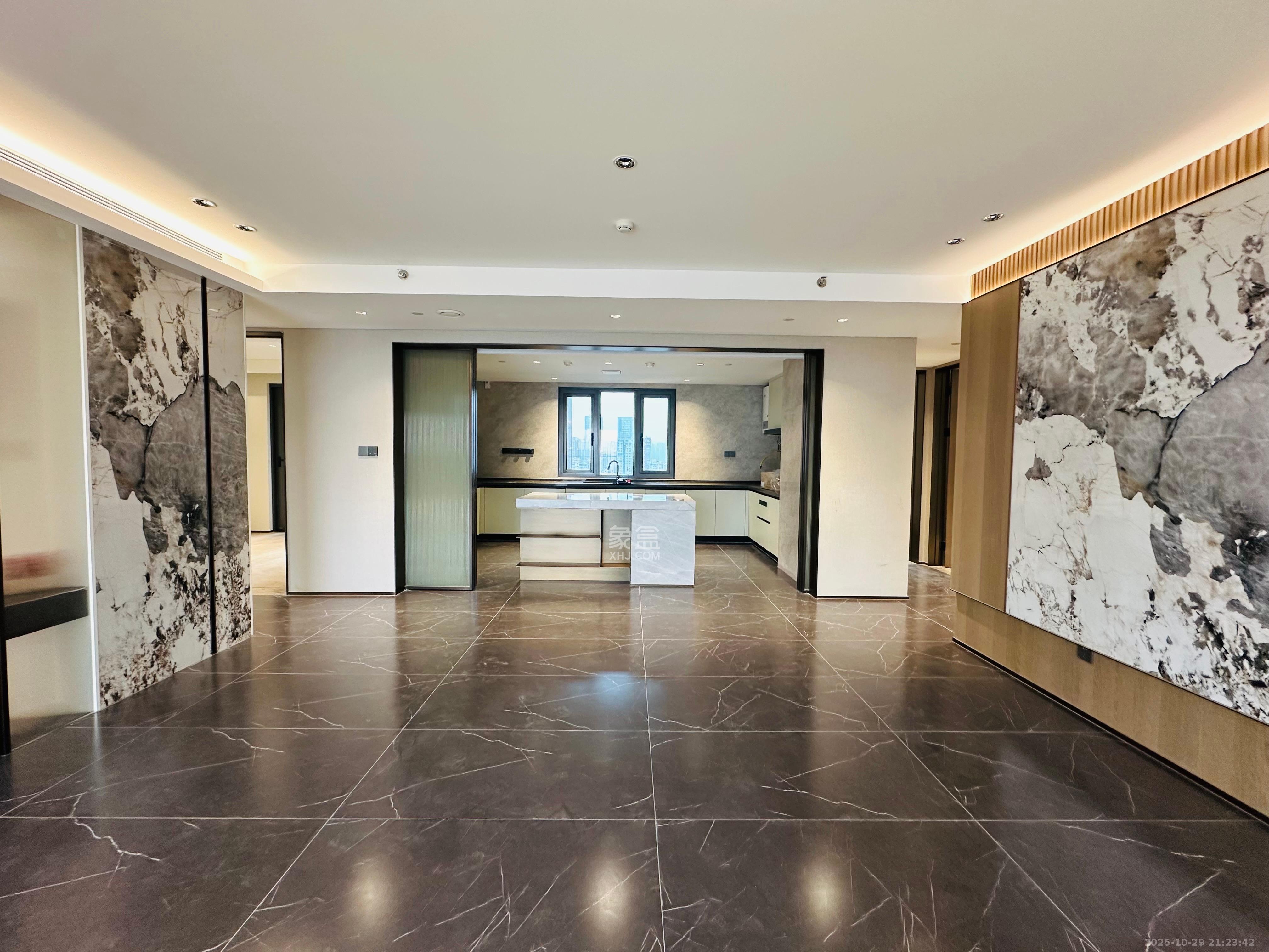 长沙悦府（华润万象城）  4室2厅1卫    14000.0元/月室内图