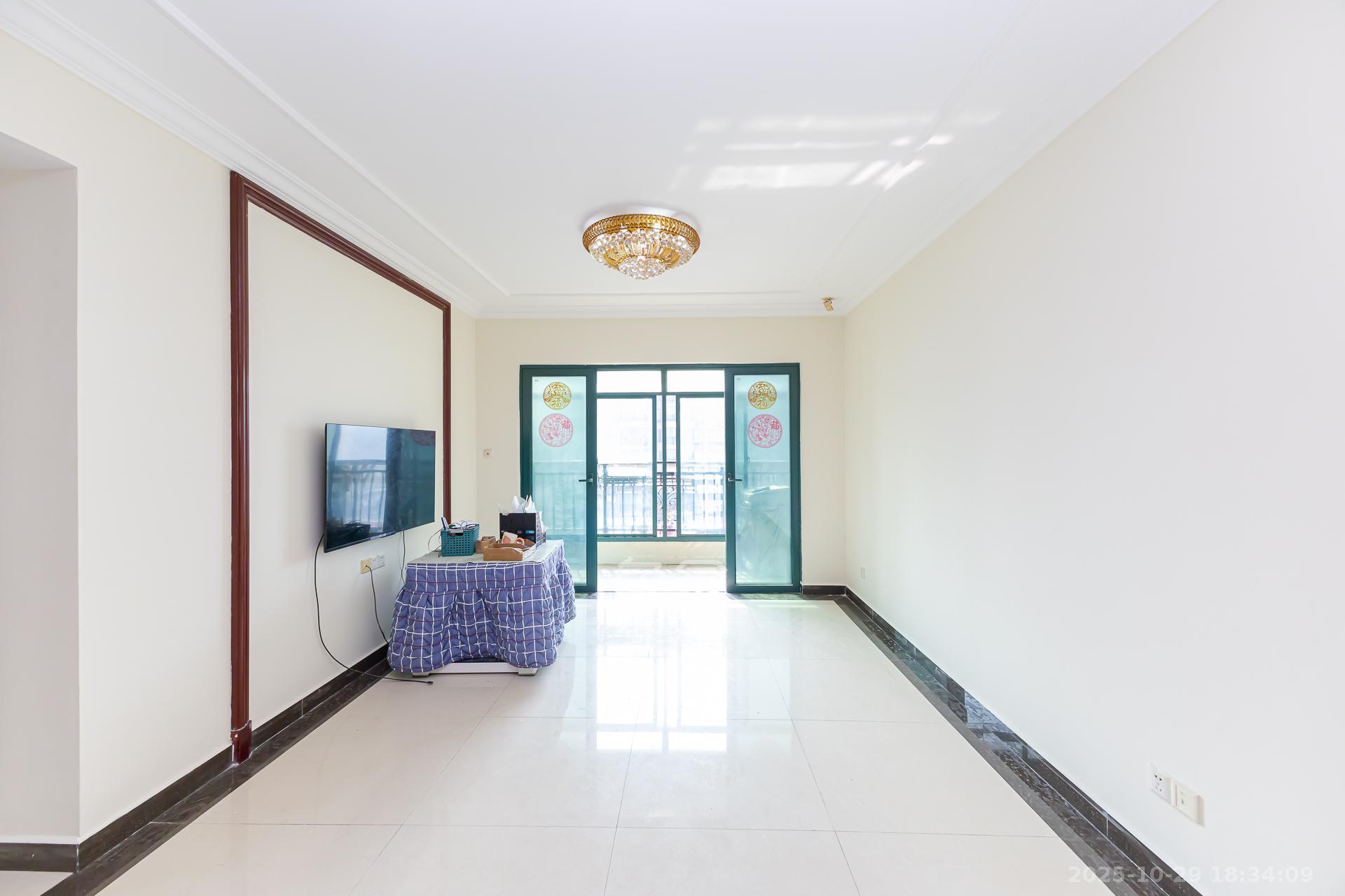 恒大名都  2室2厅1卫    48.0万客厅