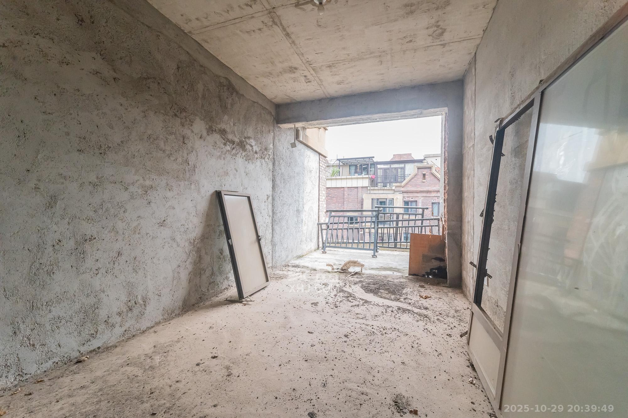 星湖湾二期洋房  5室2厅3卫    199.0万其他