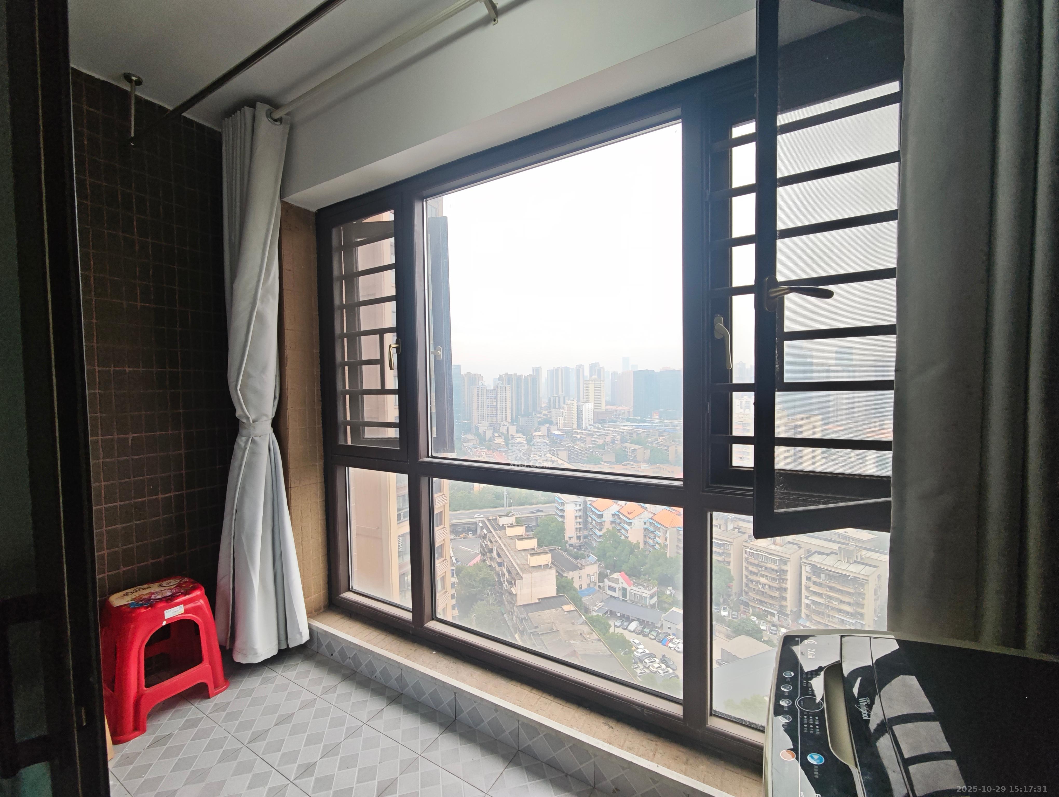 上园商住小区 3室2厅1卫 2700.0元/月 上园商住小区 3室2厅1卫 2700.0元/月室内图