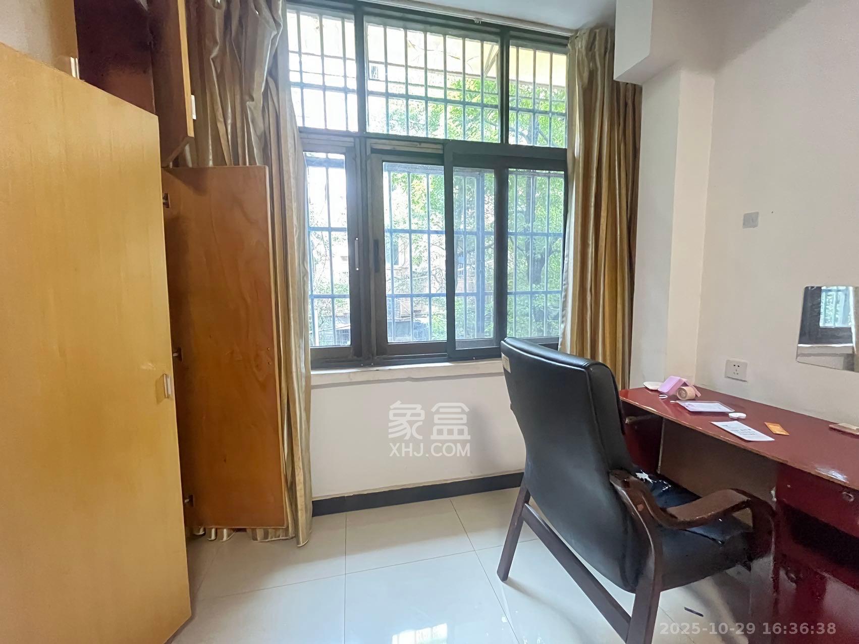 火星一片  1室1厅1卫    1400.0元/月