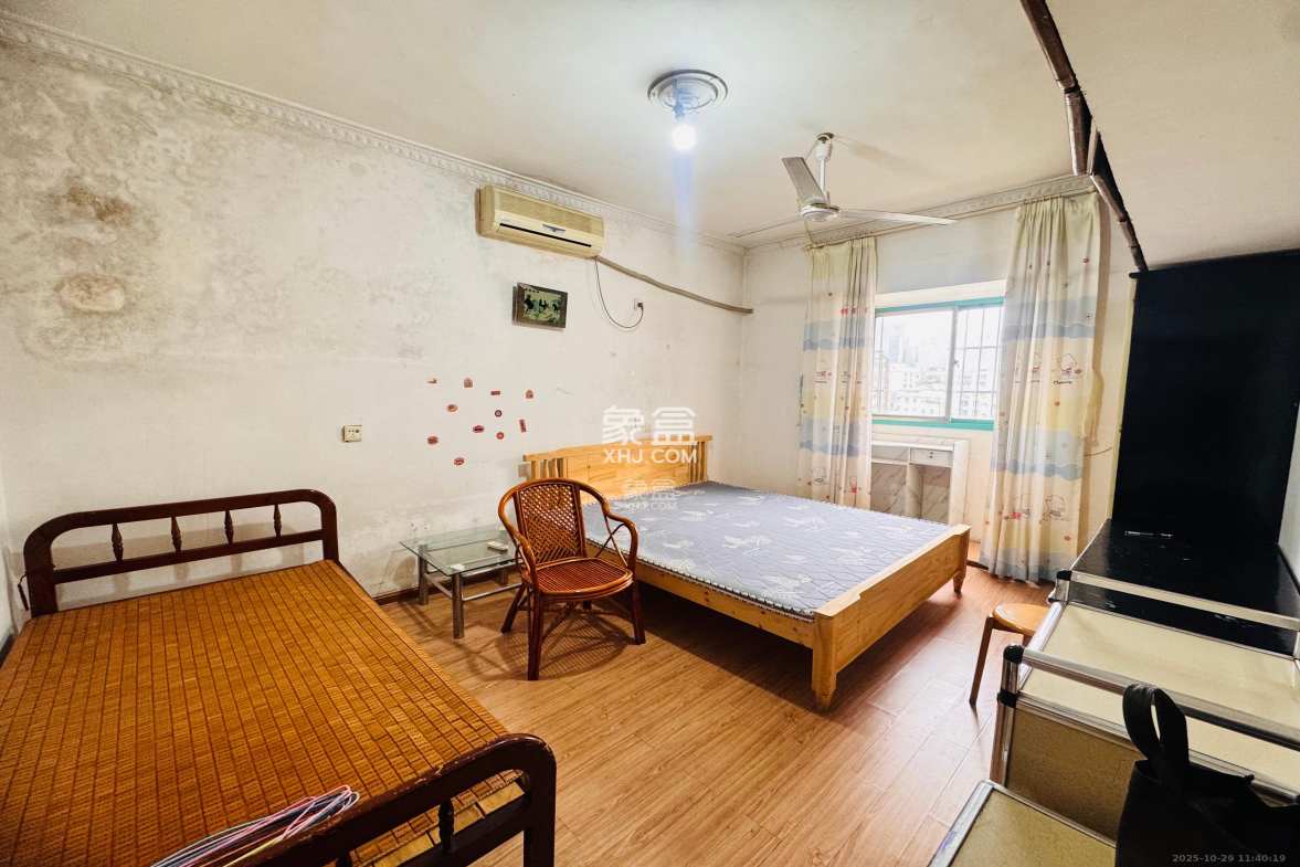 上碧湘街散盘 2室1厅1卫 1300.0元/月 上碧湘街散盘 2室1厅1卫 1300.0元/月室内图