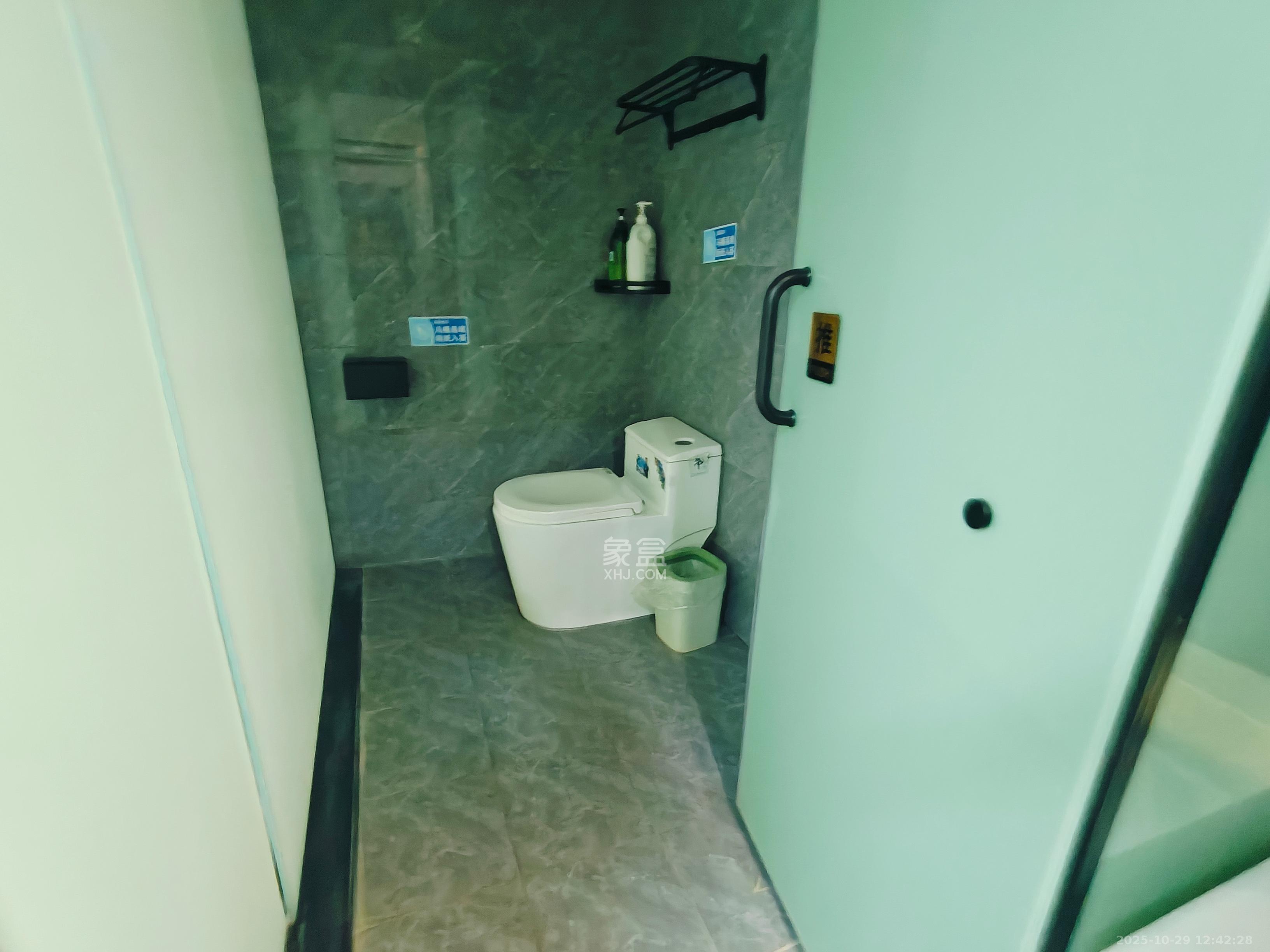 王府井公寓（福源公寓）  5室2厅1卫    4600.0元/月室内图