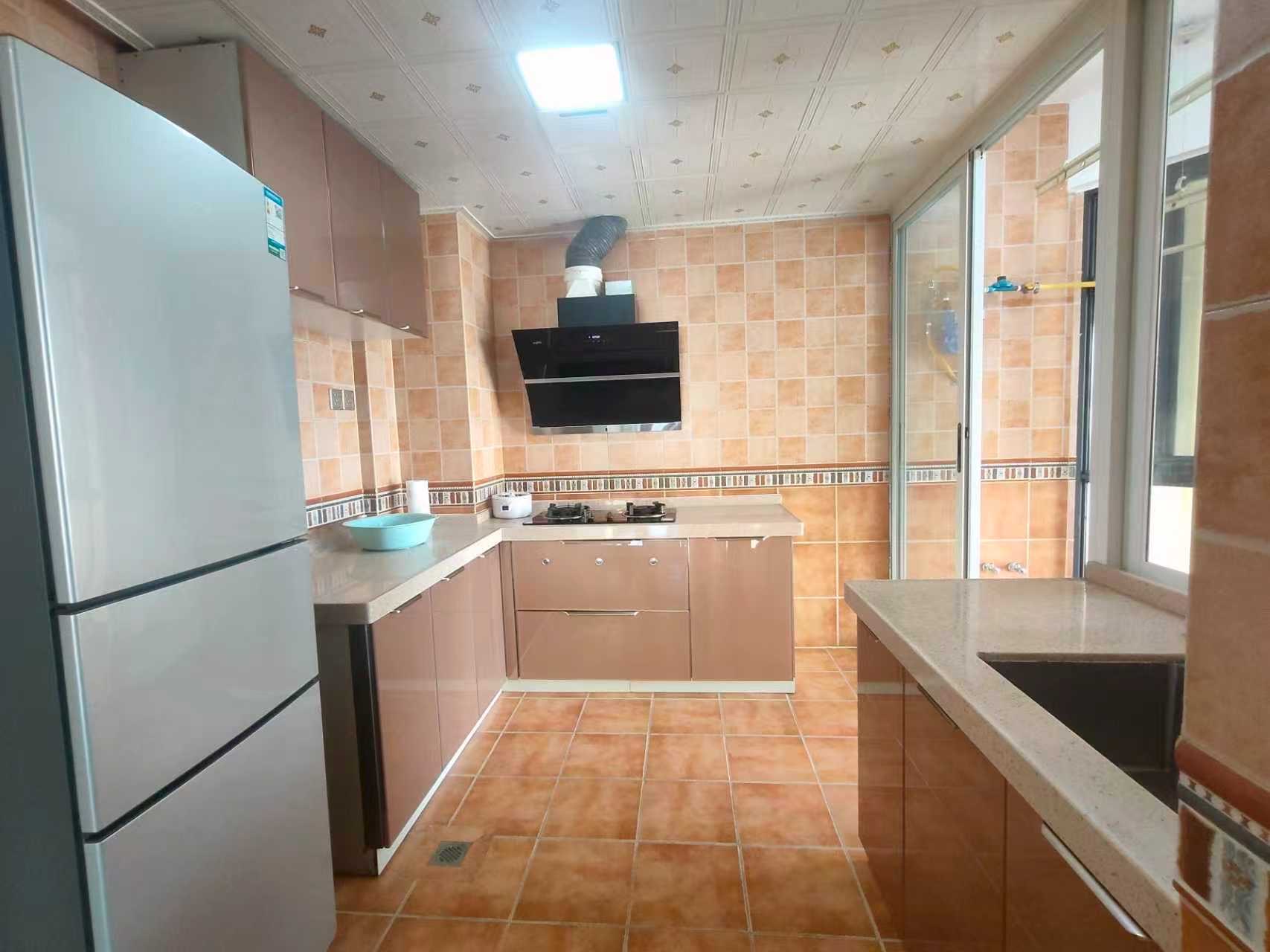 怡和湖城大境 2室2厅1卫 3400.0元/月 怡和湖城大境 2室2厅1卫 3400.0元/月室内图