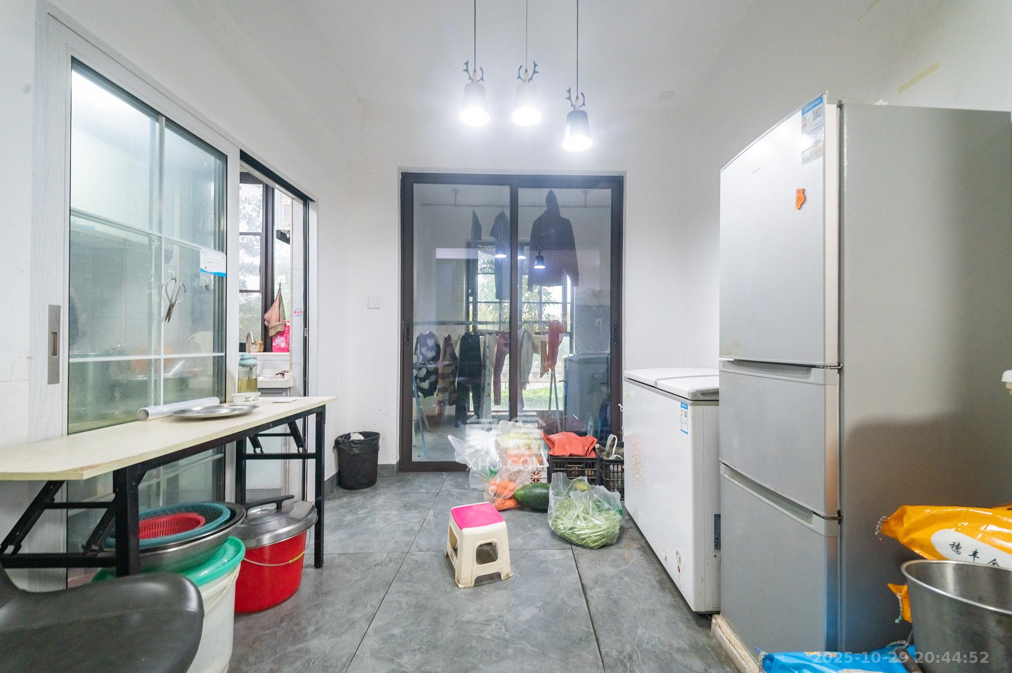 国泰九龙湾 4室2厅2卫 92.0万 国泰九龙湾 4室2厅2卫 92.0万客厅