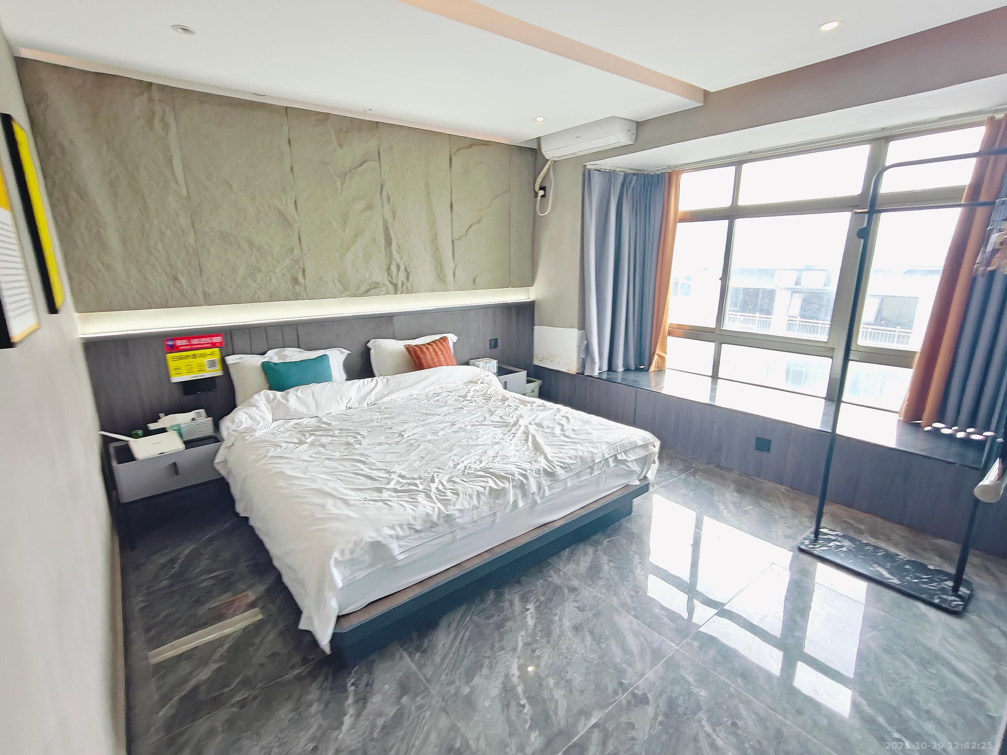 王府井公寓（福源公寓）  5室2厅1卫    4600.0元/月室内图