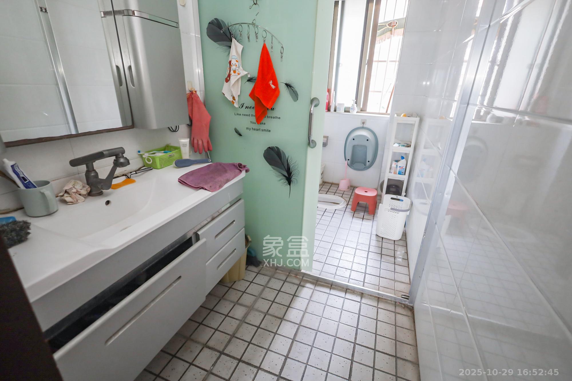 西岸润泽府  5室2厅2卫    168.0万 西岸润泽府  5室2厅2卫    168.0万卫生间