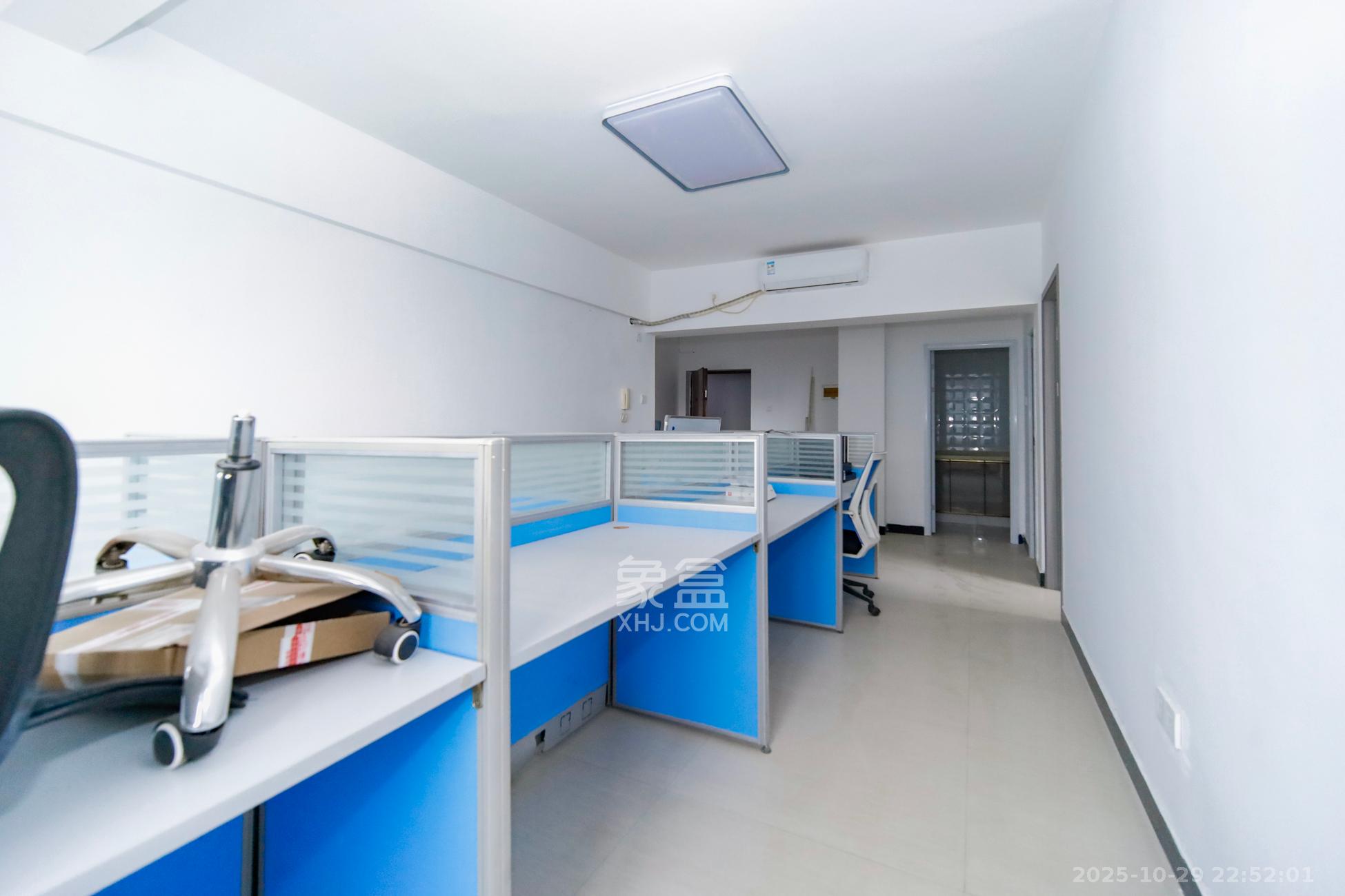 亚商国际  2室1厅1卫    43.0万客厅