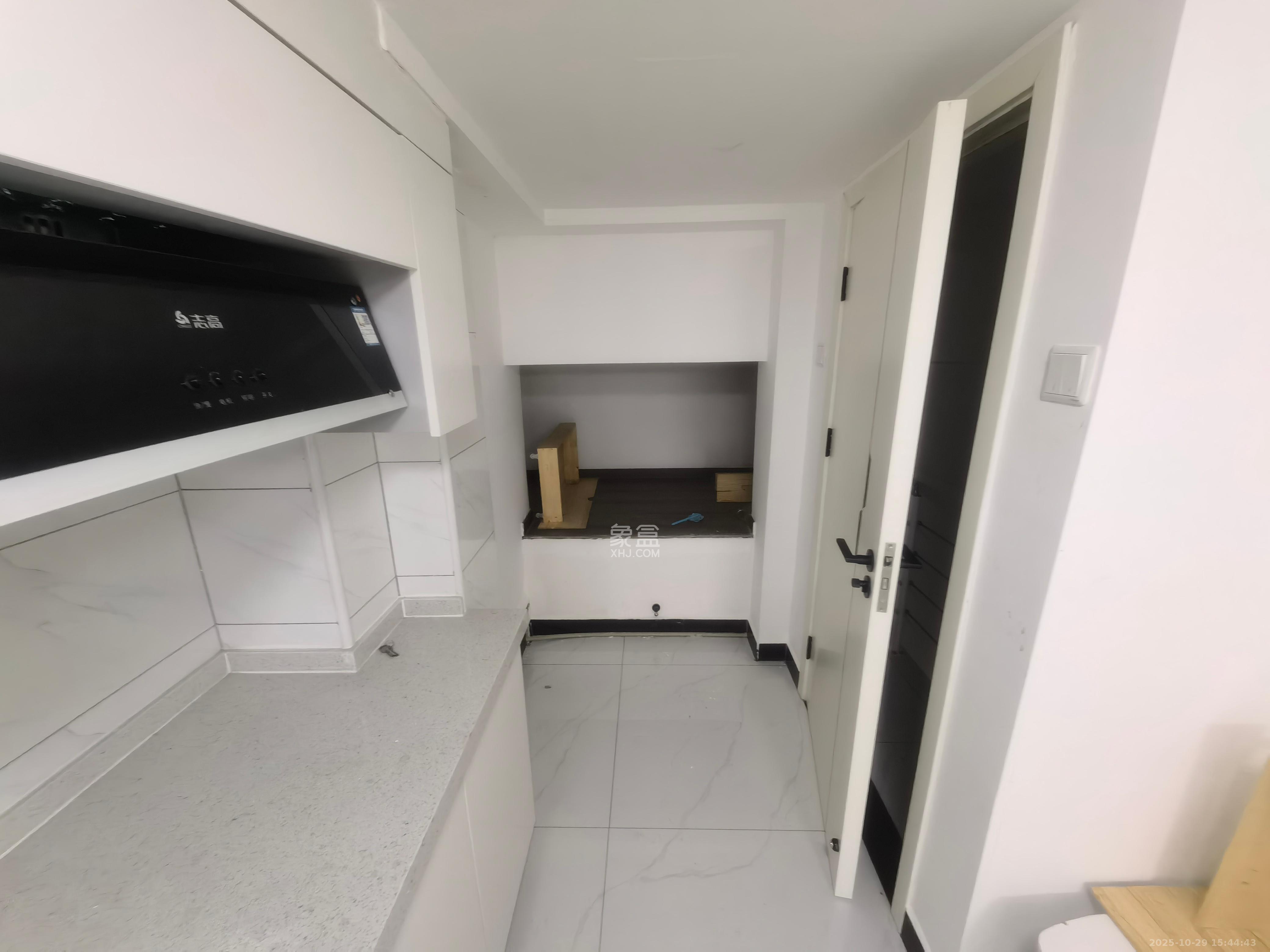 世茂璀璨天城公寓 1室1厅1卫 2000.0元/月 世茂璀璨天城公寓 1室1厅1卫 2000.0元/月室内图