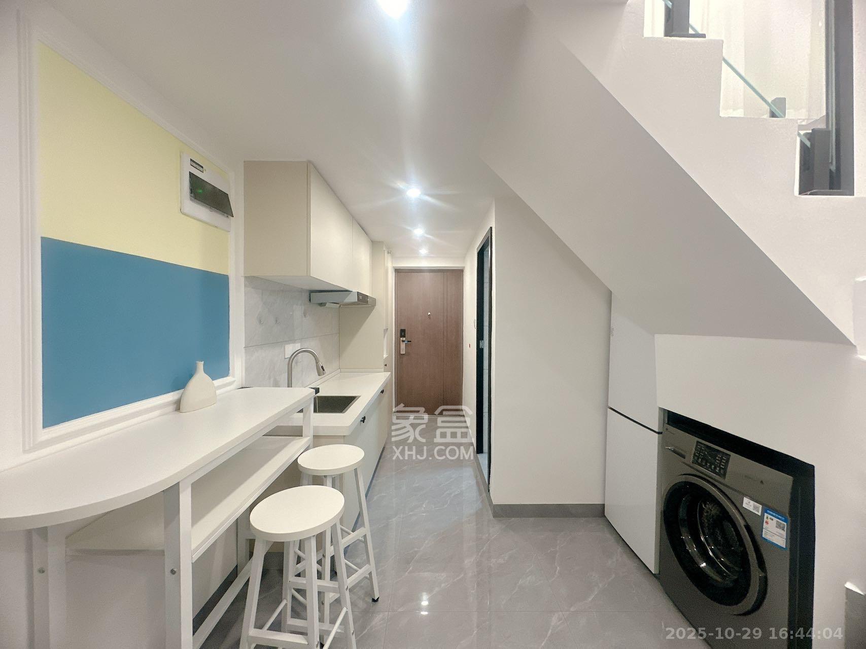 卓越中寰 2室1厅1卫 2200.0元/月 卓越中寰 2室1厅1卫 2200.0元/月室内图