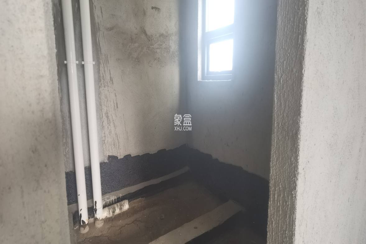 大汉龙苑 4室2厅2卫 55.8万 大汉龙苑 4室2厅2卫 55.8万客厅