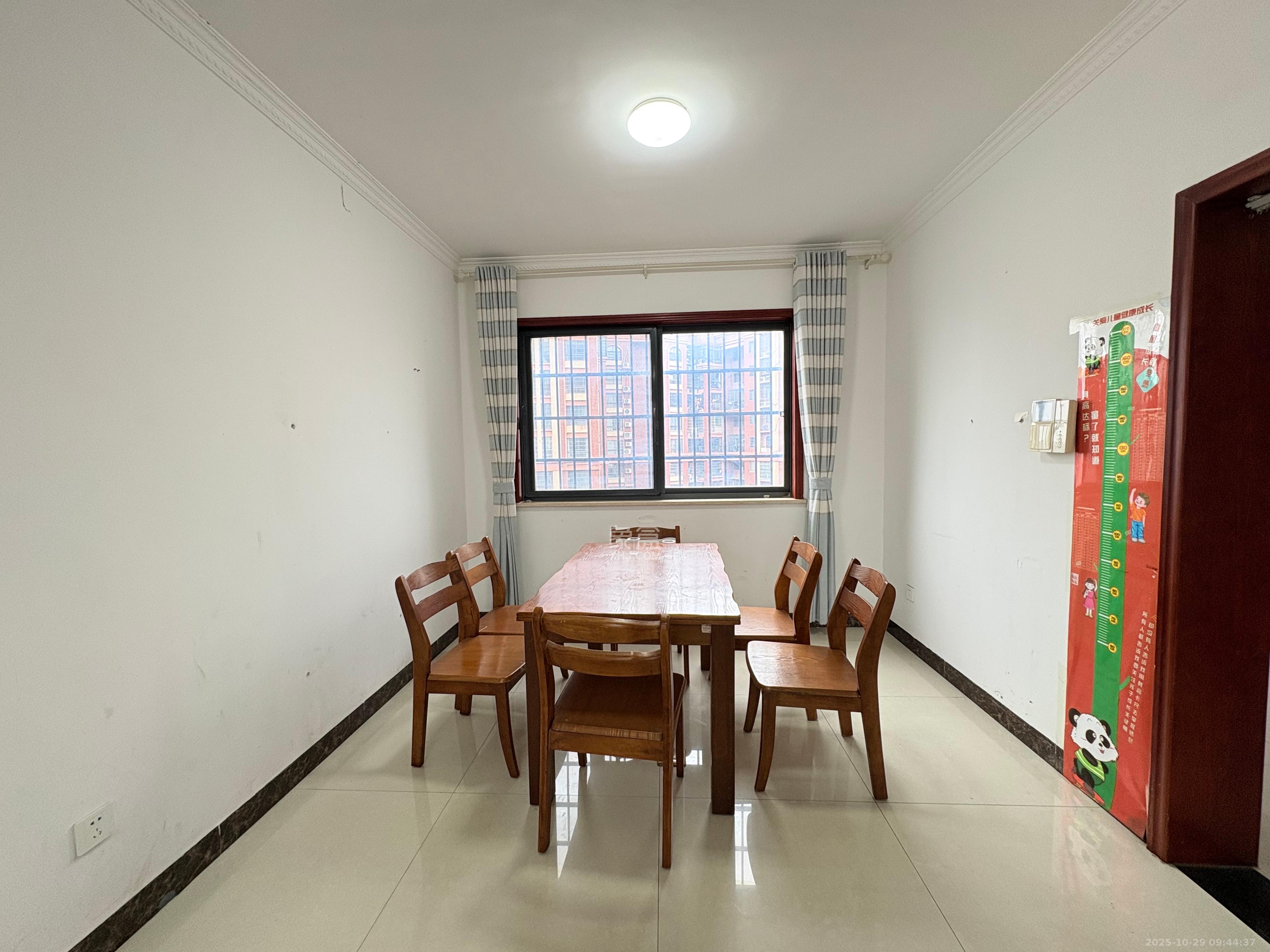 海德公园  3室2厅2卫    2100.0元/月室内图