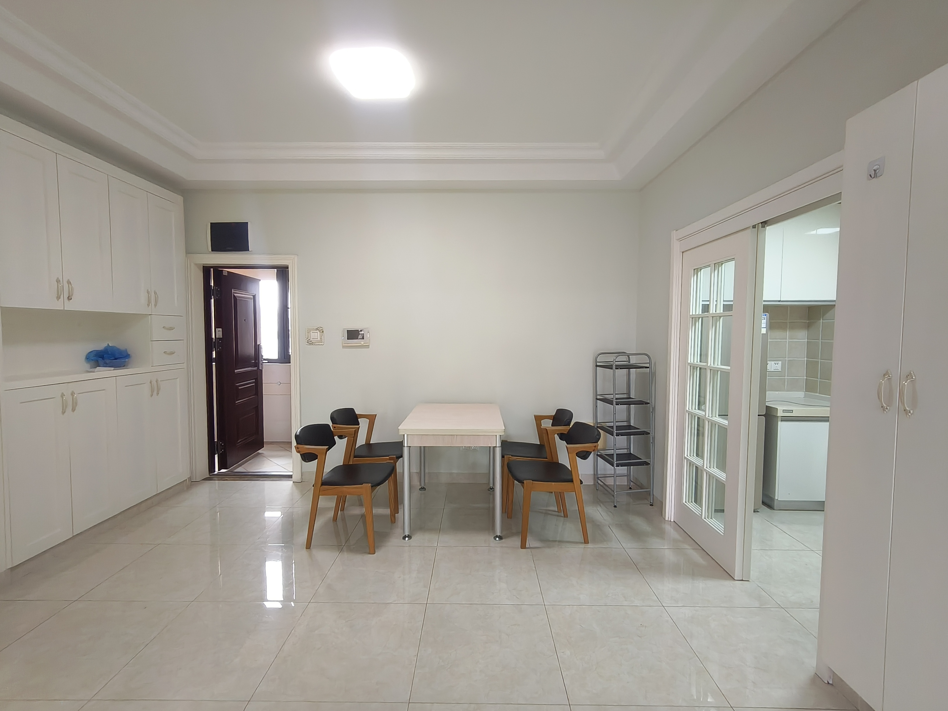 江畔人家  2室2厅1卫    130.0万 江畔人家  2室2厅1卫    130.0万客厅