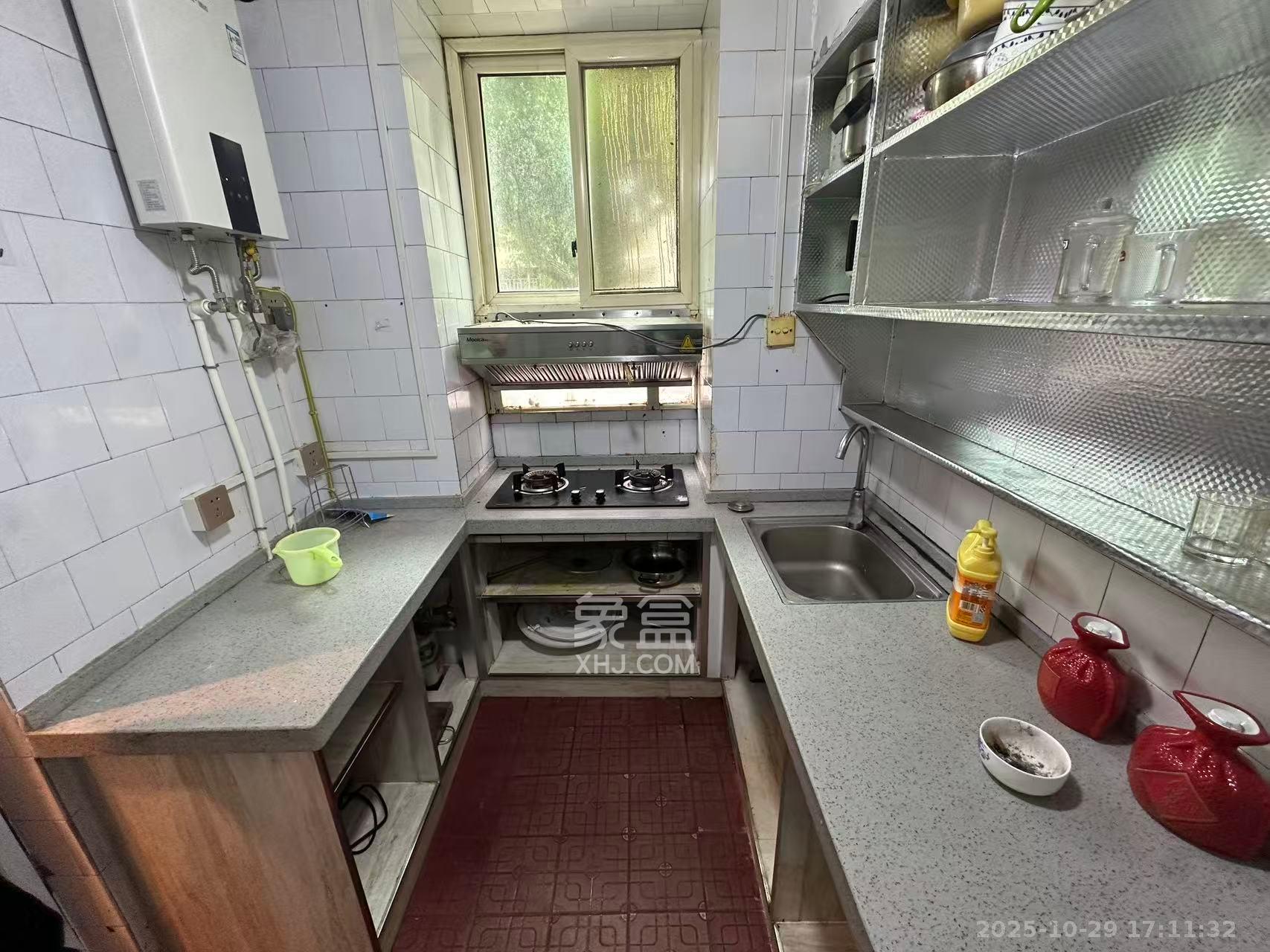 湖南石油化学工业局小区（侯家塘化工厅）  3室1厅1卫    1900.0元/月室内图