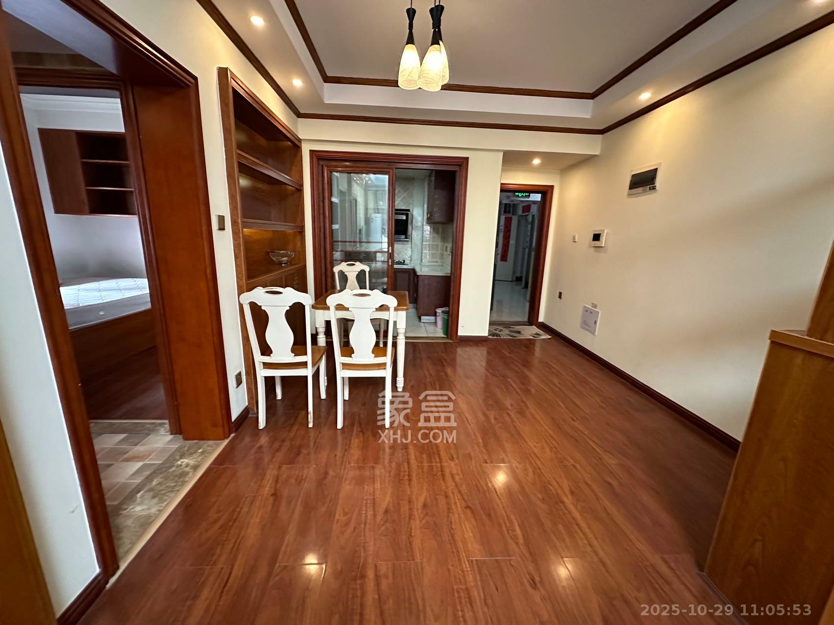 钰龙天下二期(钰龙佳园) 1室2厅1卫 2200.0元/月 钰龙天下二期(钰龙佳园) 1室2厅1卫 2200.0元/月室内图