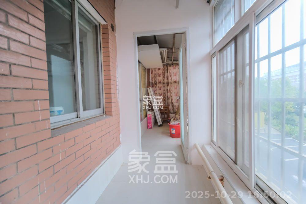 四季星城  3室2厅2卫    1700.0元/月室内图