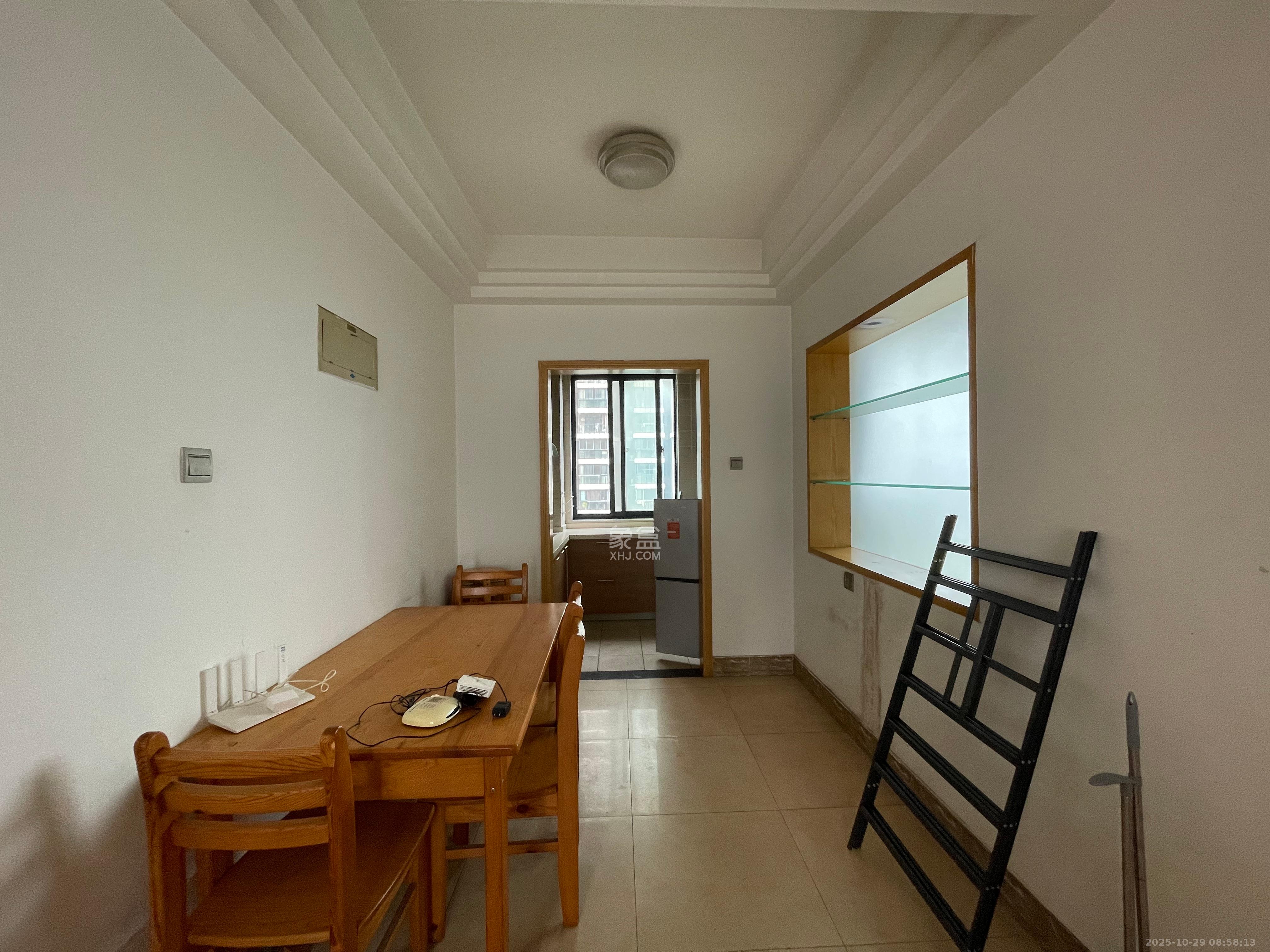 湘江世纪城悦江苑  1室2厅1卫    2100.0元/月 湘江世纪城悦江苑  1室2厅1卫    2100.0元/月室内图