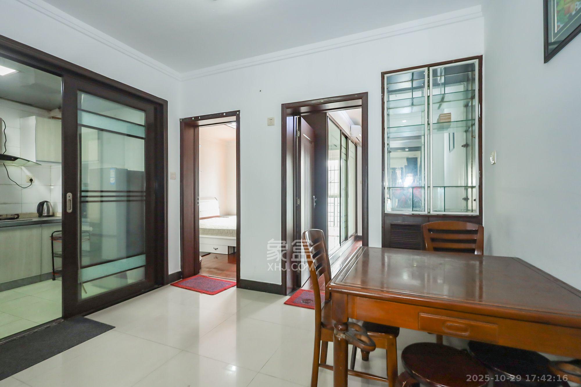 金色山庄  2室2厅1卫    2200.0元/月 金色山庄  2室2厅1卫    2200.0元/月室内图