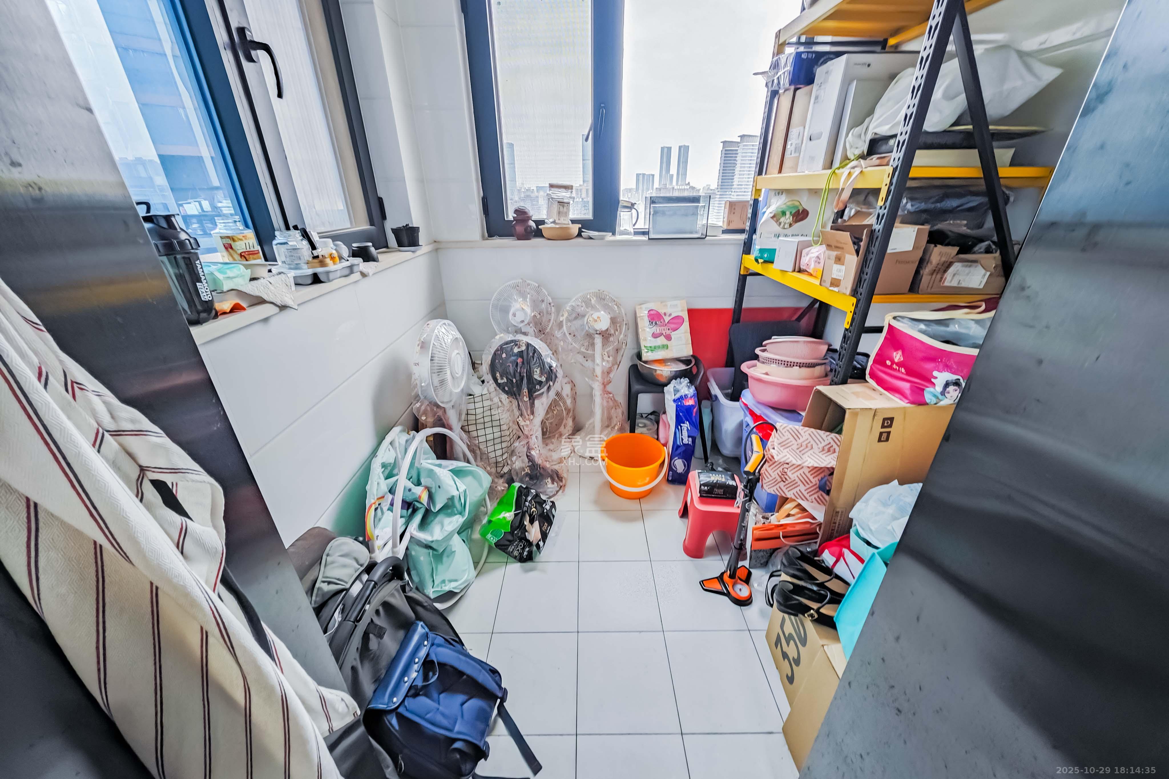 京武浪琴山一、二期  4室2厅2卫    368.0万厨房