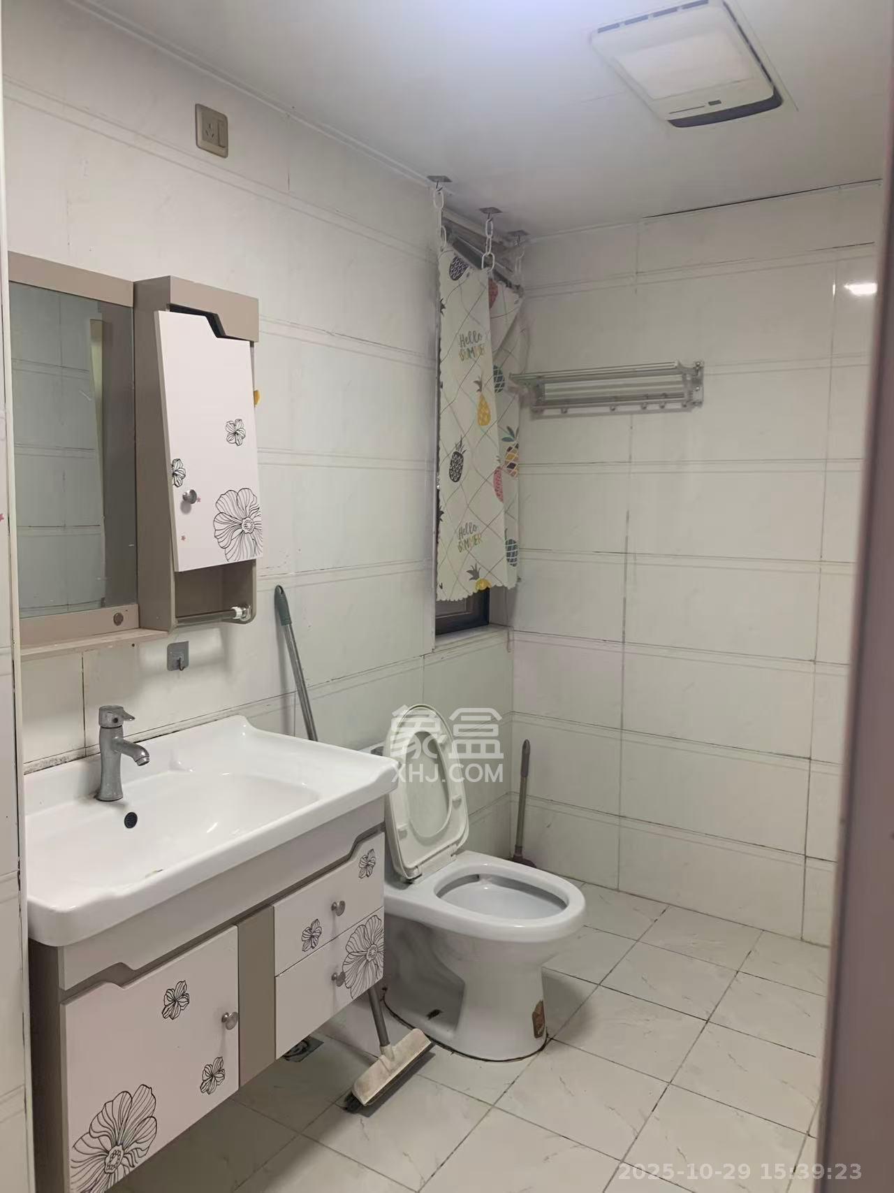 城南故事家园  3室2厅2卫    2200.0元/月室内图