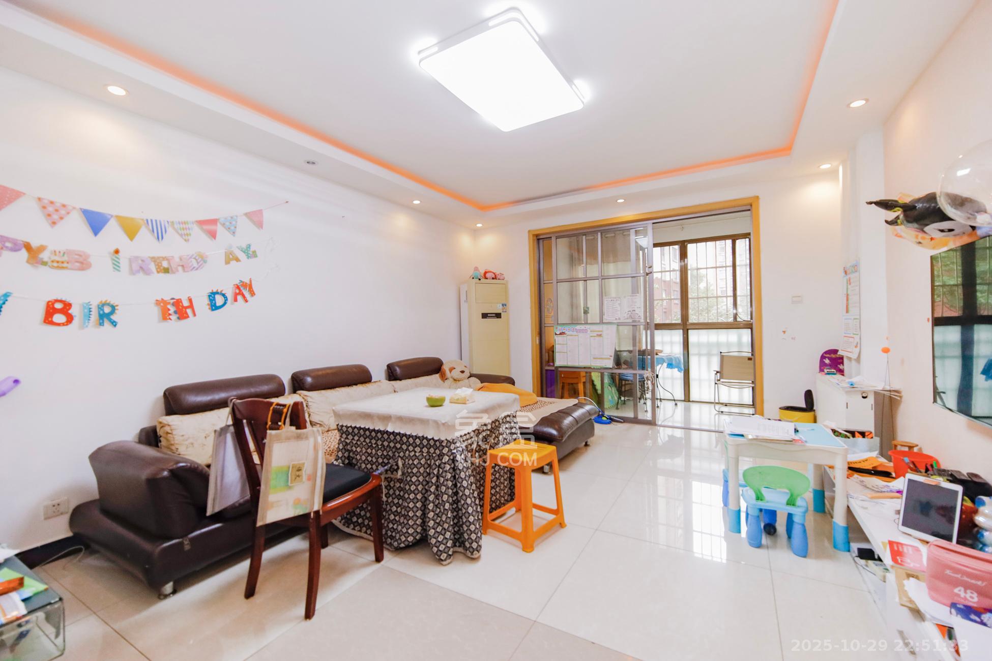 湘翰御舍  4室2厅1卫    102.0万客厅