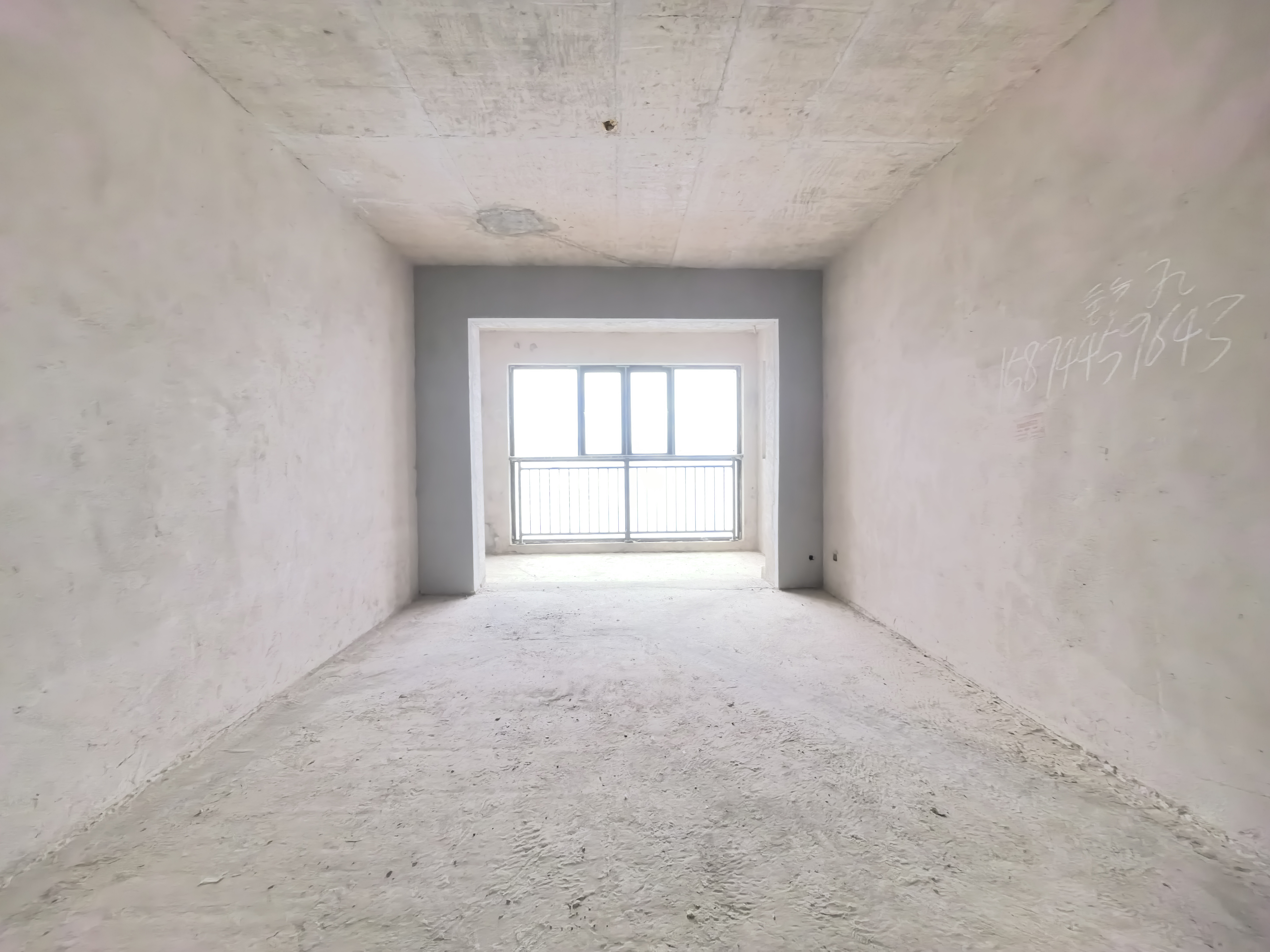 昊天珑璟湾  3室2厅1卫    55.0万客厅