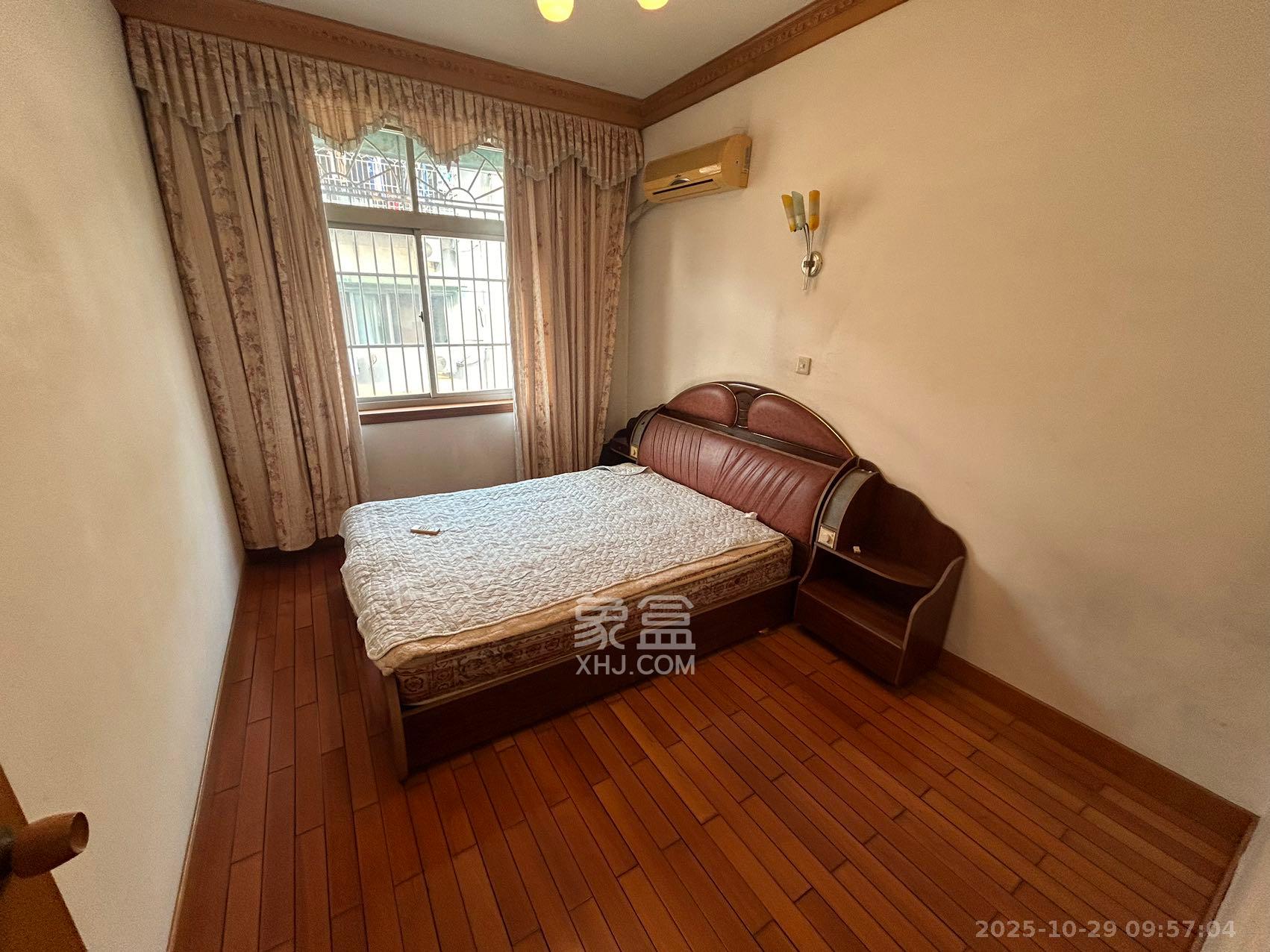 雨花区政府宿舍(韶山路)  4室2厅2卫    1800.0元/月 雨花区政府宿舍(韶山路)  4室2厅2卫    1800.0元/月室内图