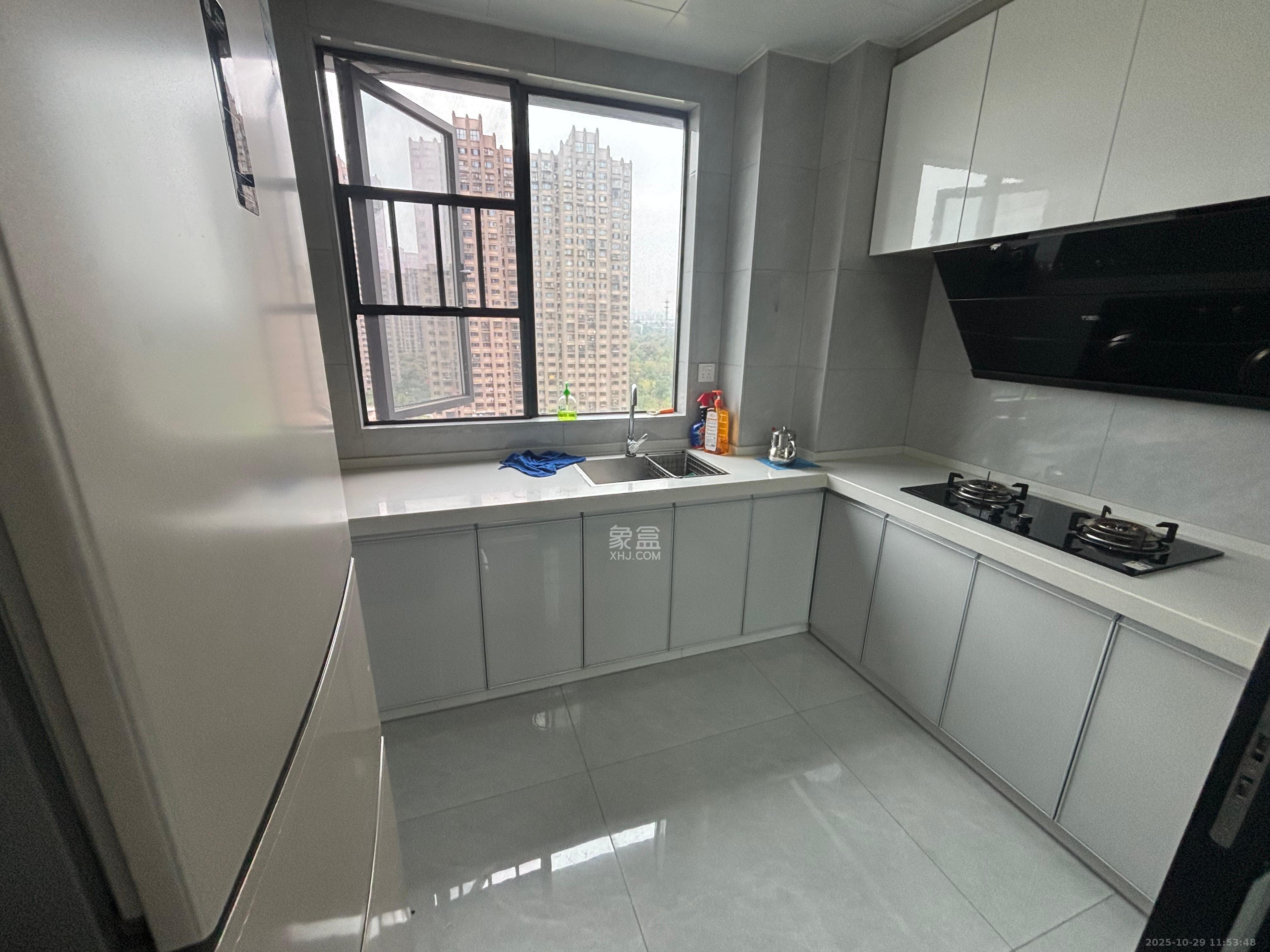 旭日嘉苑  3室2厅2卫    3400.0元/月室内图