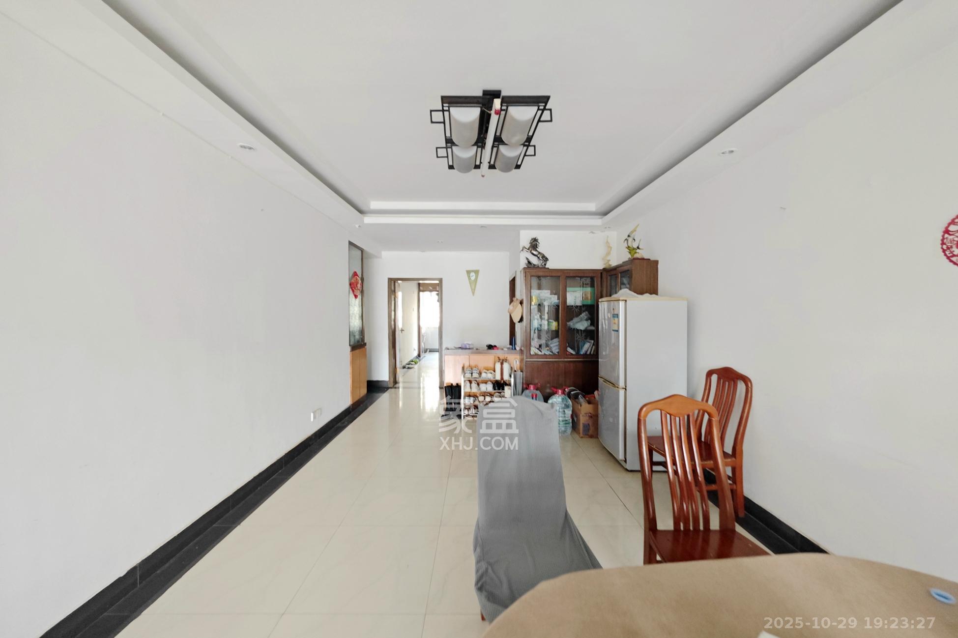 鑫天佳园  3室2厅1卫    64.0万 鑫天佳园  3室2厅1卫    64.0万客厅