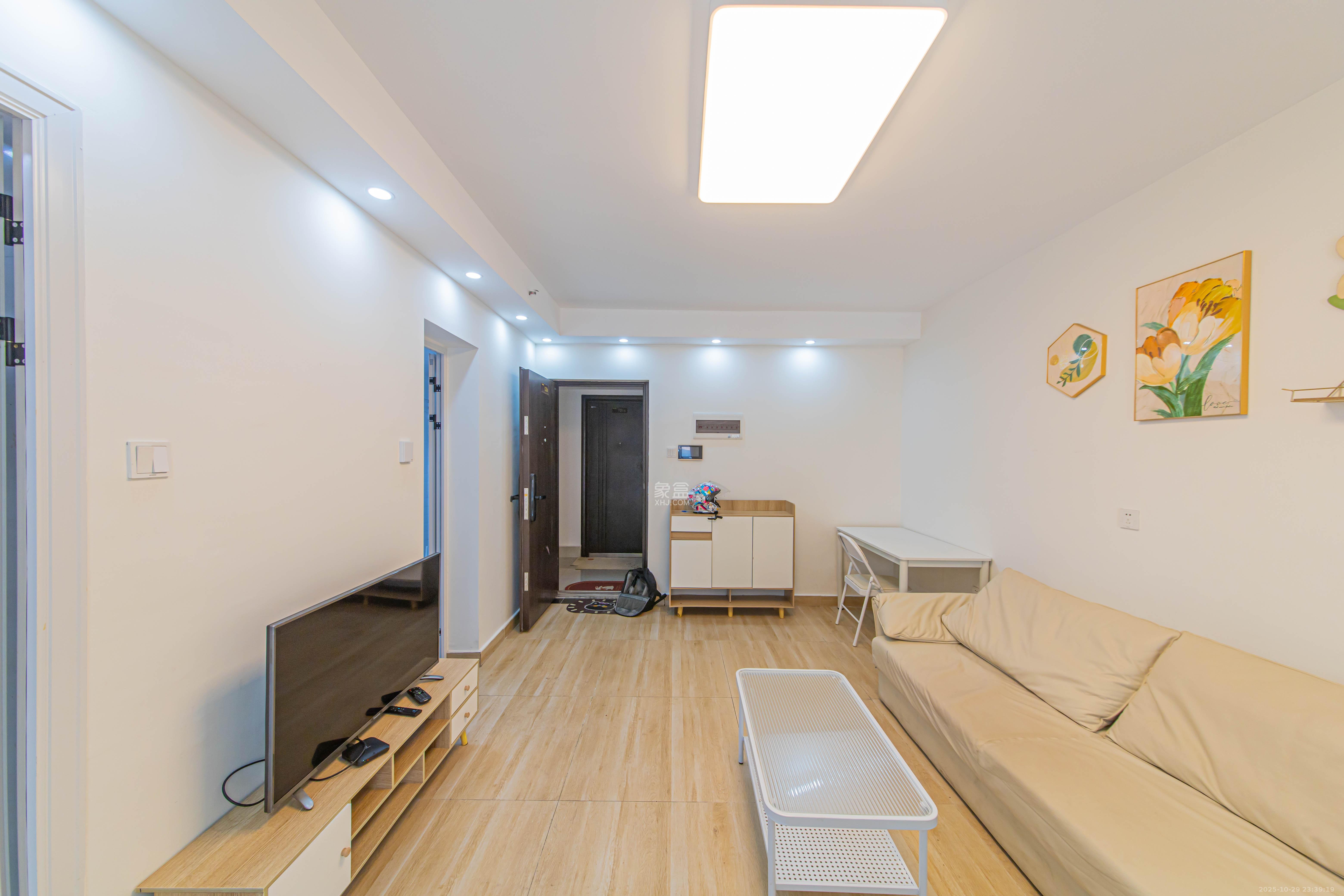 鑫远揽悦（鑫远和城三期）  1室1厅1卫    40.0万客厅