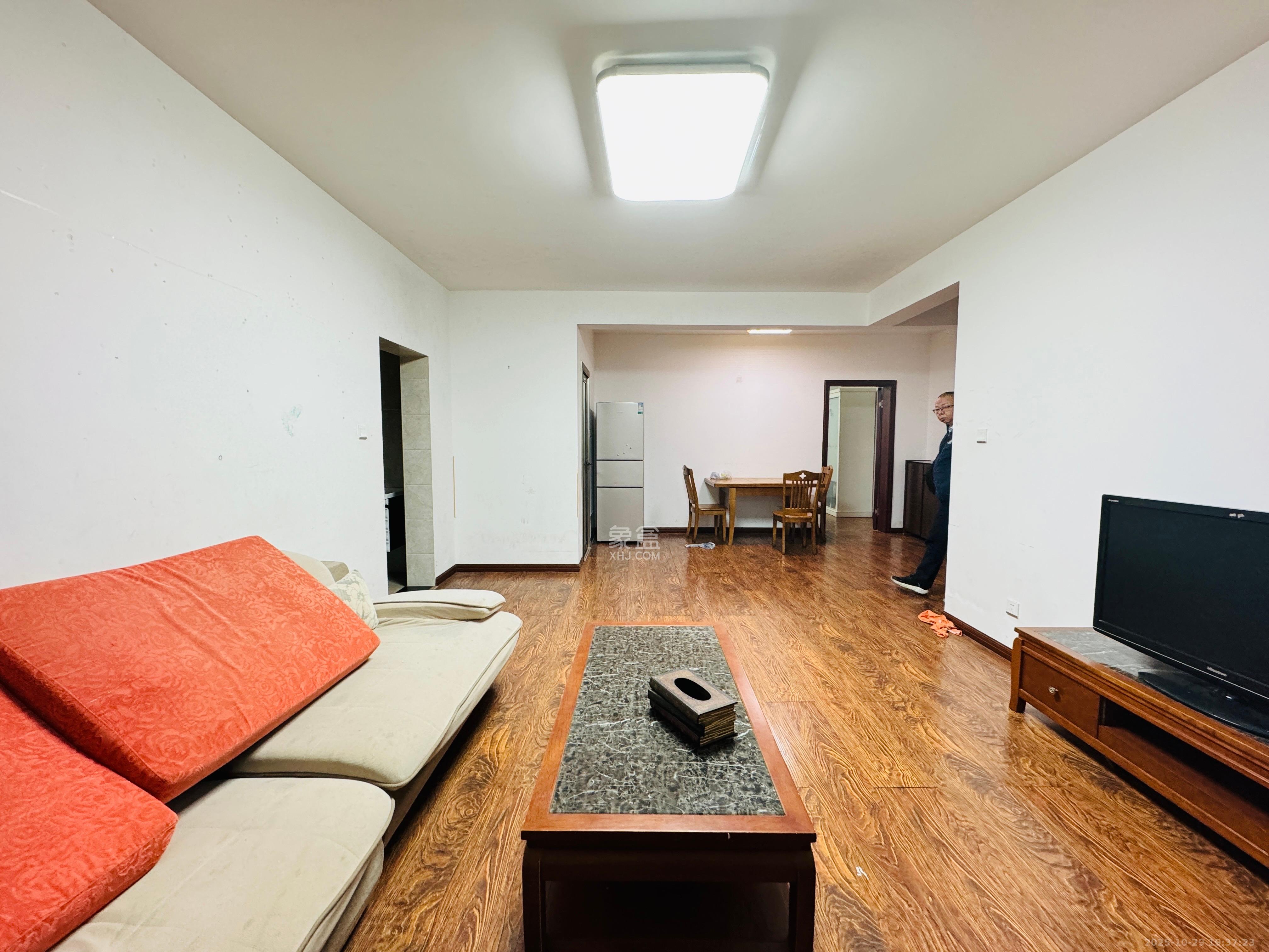 湖韵佳苑  3室2厅2卫    3800.0元/月 湖韵佳苑  3室2厅2卫    3800.0元/月室内图