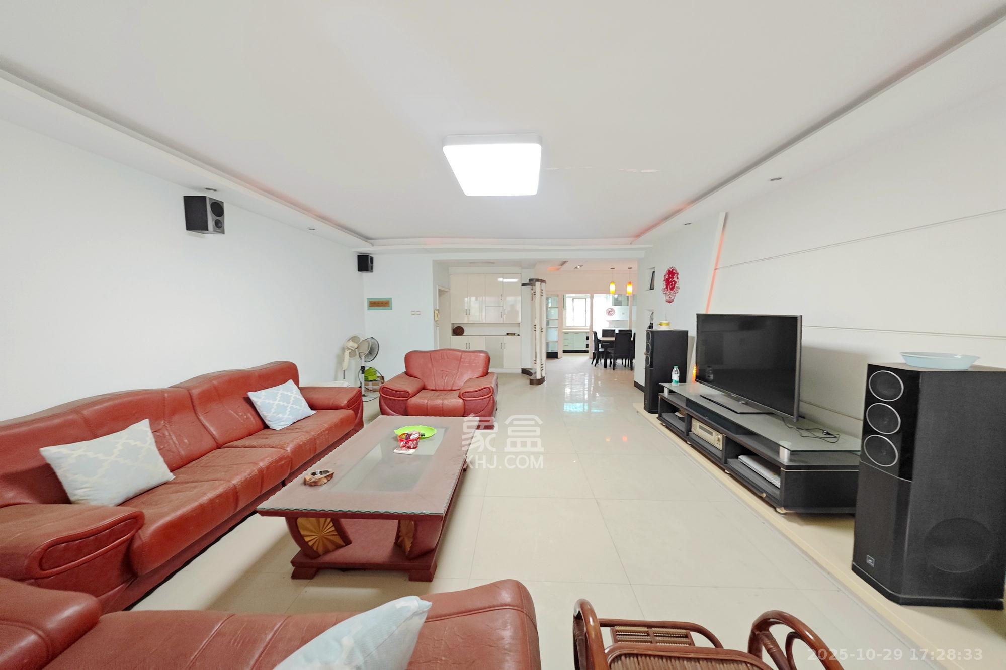 鑫天佳园  4室2厅2卫    118.0万客厅