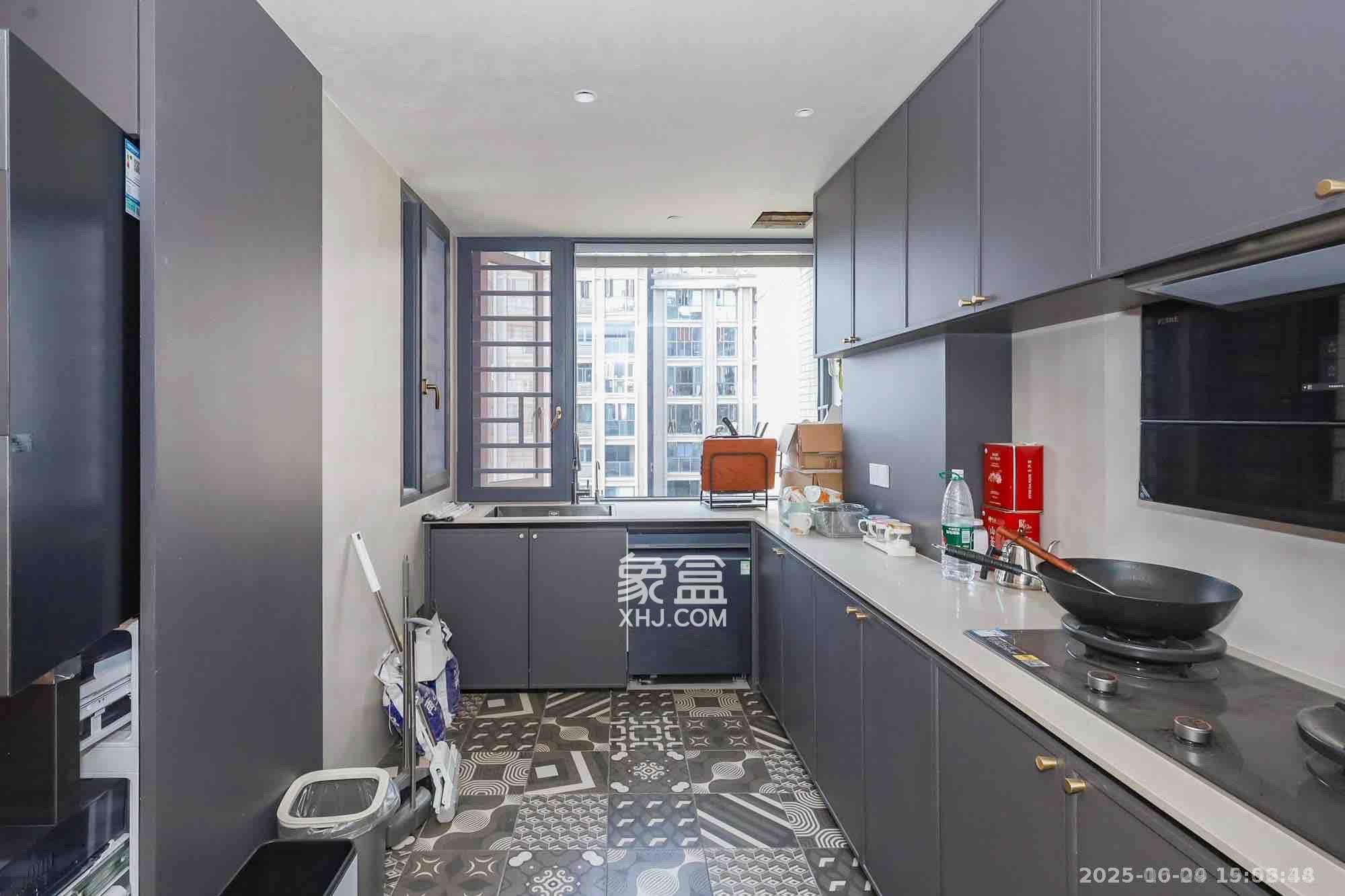 八方小区C区  4室2厅2卫    8500.0元/月 八方小区C区  4室2厅2卫    8500.0元/月室内图