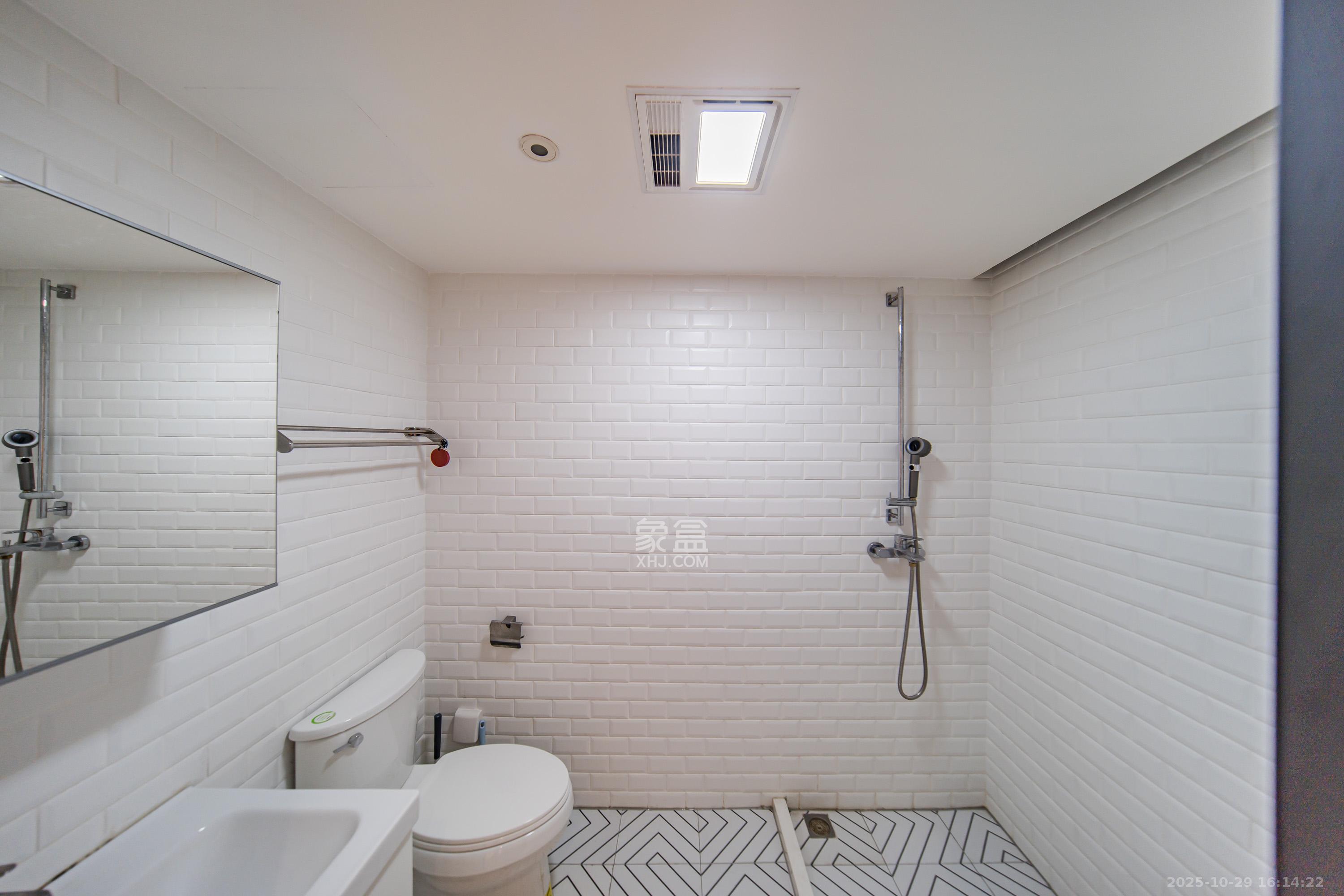 荟聚之光  2室1厅1卫    65.0万 荟聚之光  2室1厅1卫    65.0万卫生间