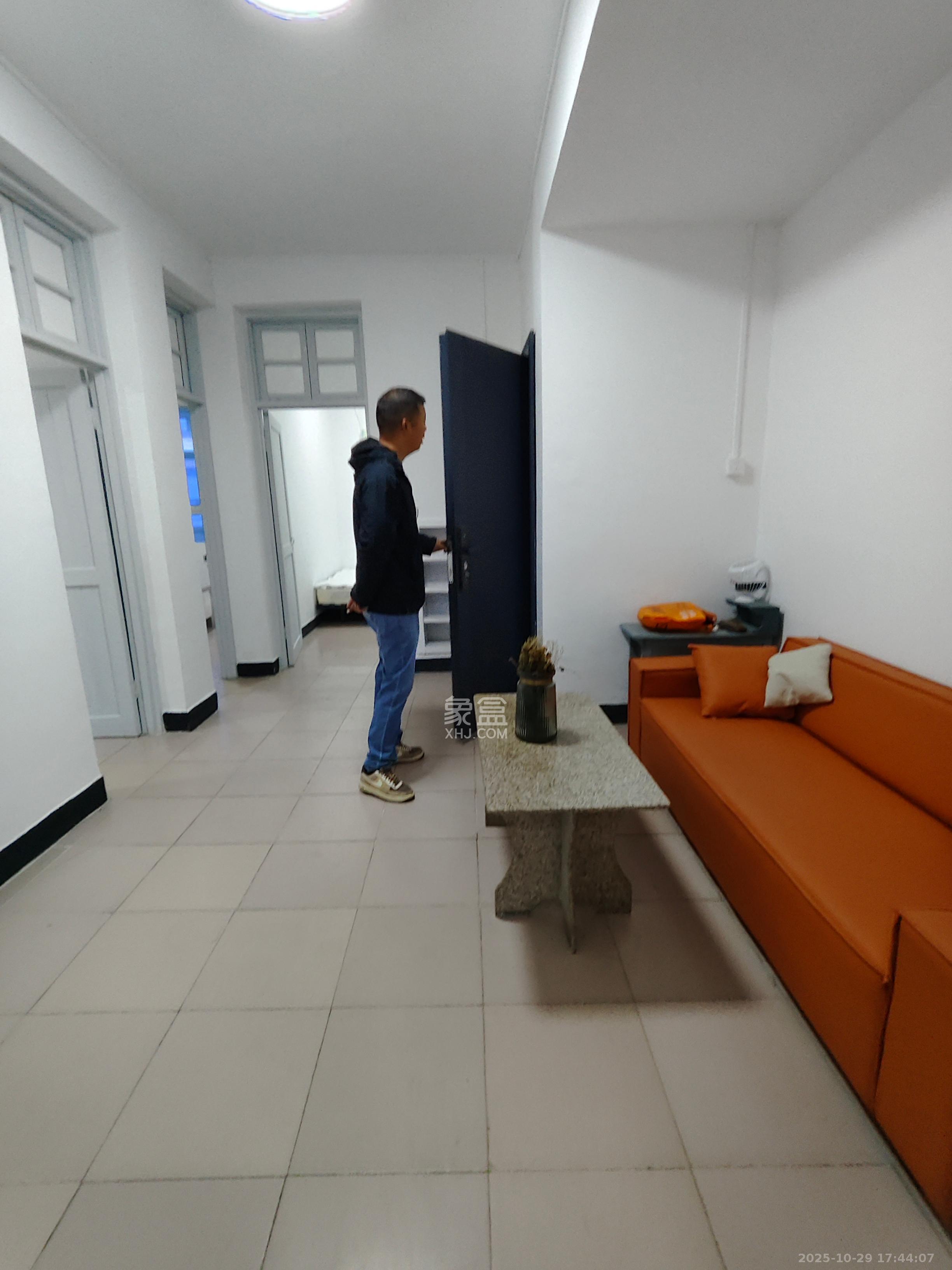 省医疗器械药品公司宿舍  4室1厅1卫    1800.0元/月室内图