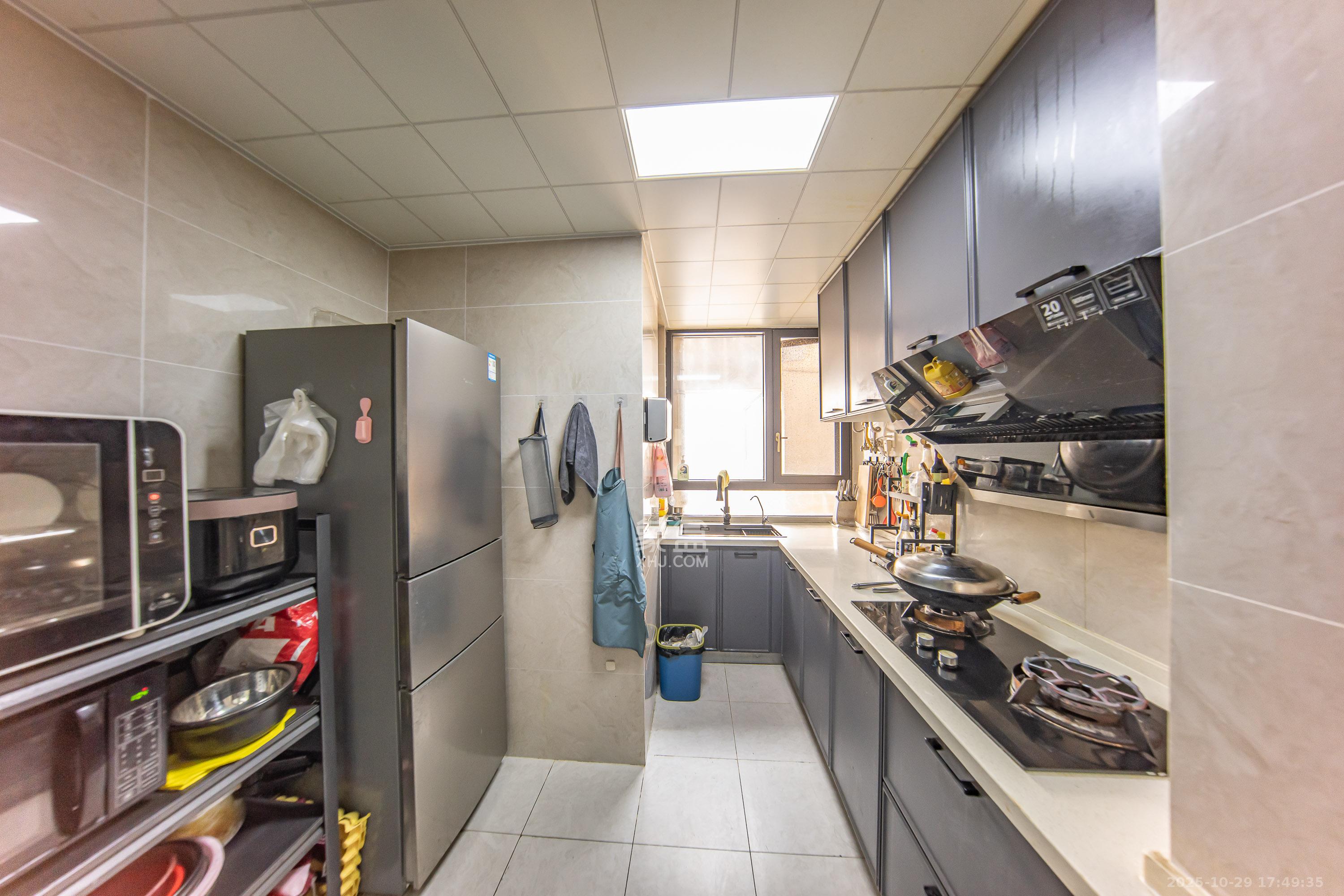 江山帝景哈佛  3室2厅1卫    82.5万厨房