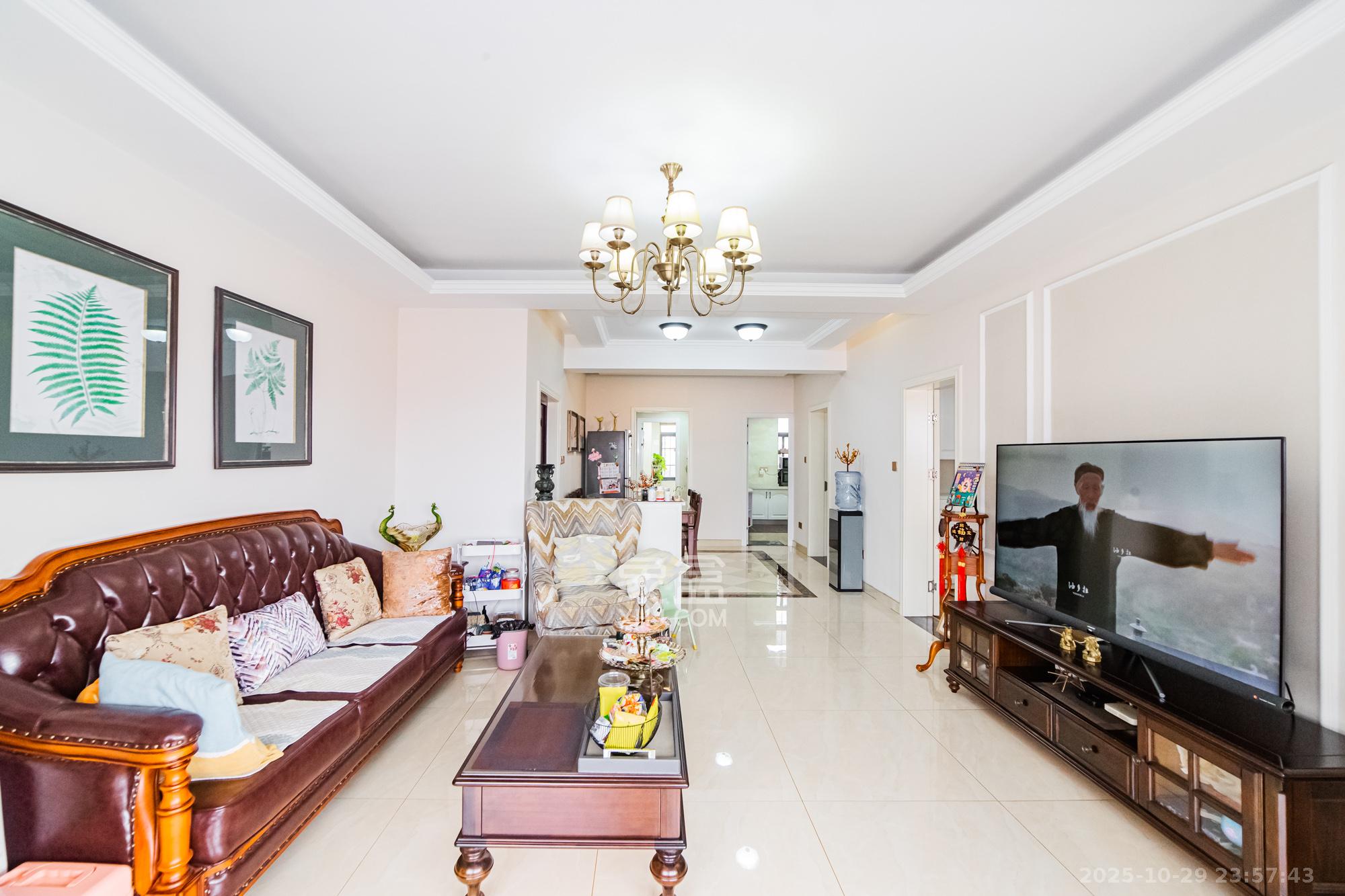 水岸兰庭  3室2厅1卫    108.0万 水岸兰庭  3室2厅1卫    108.0万客厅