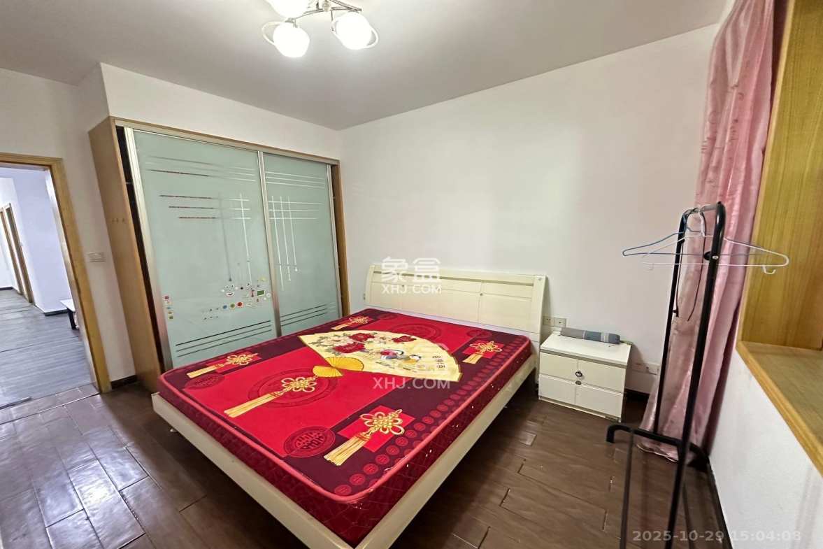 中南汽车世界 2室2厅1卫 1100.0元/月 中南汽车世界 2室2厅1卫 1100.0元/月室内图