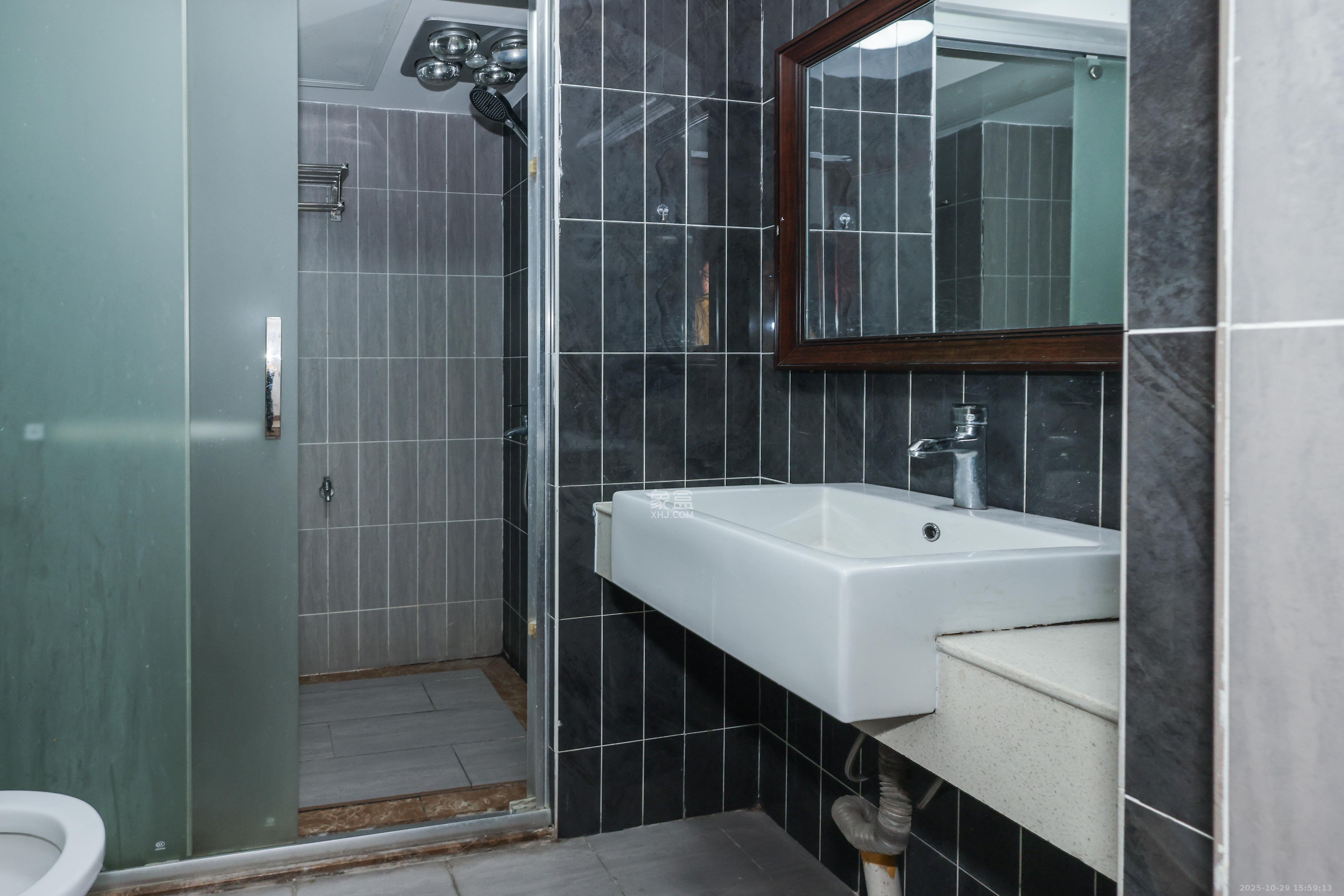 天元涉外景园B区  2室1厅1卫    78.7万卫生间