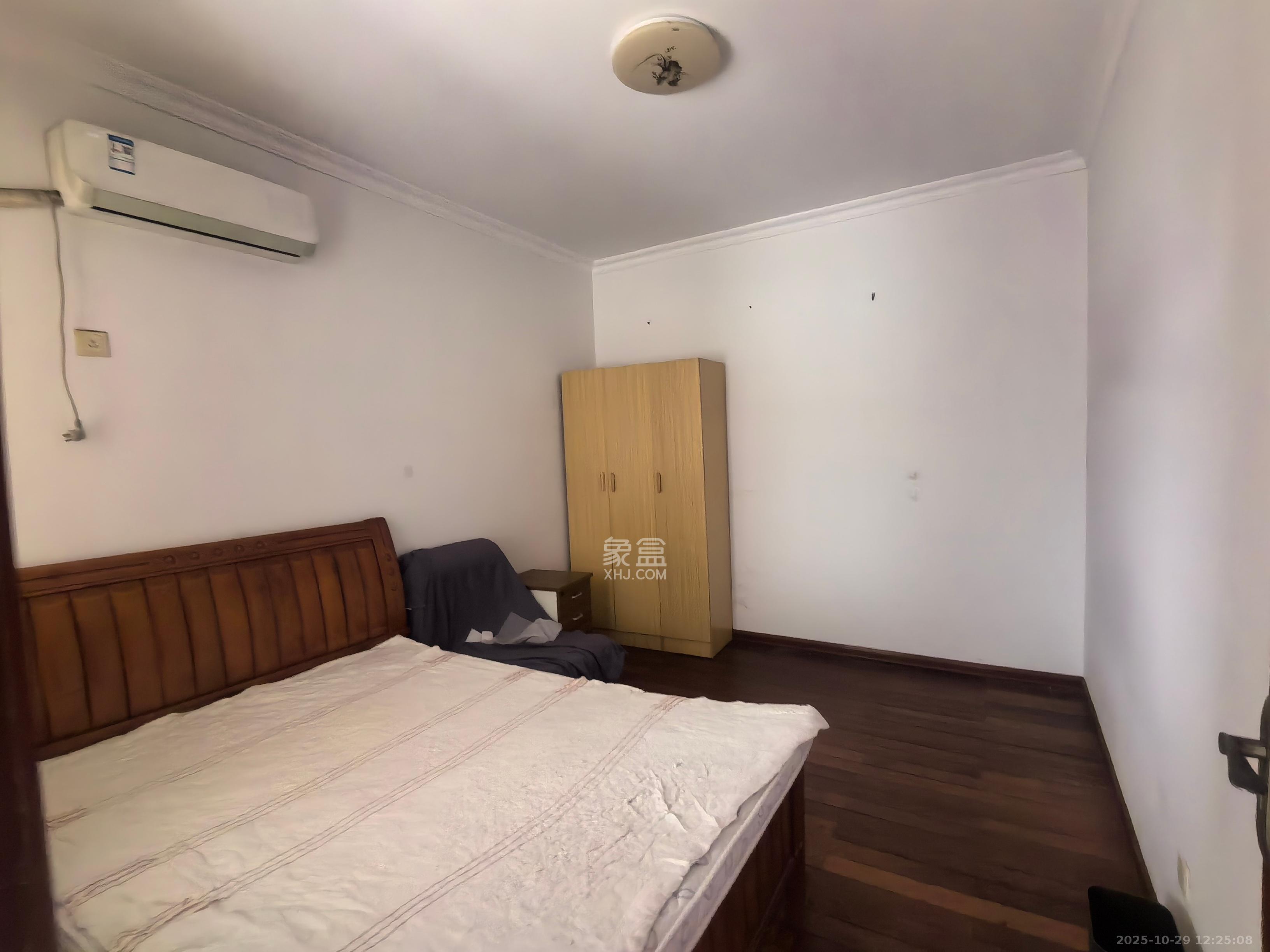 南郡雅园  4室2厅2卫    1200.0元/月室内图