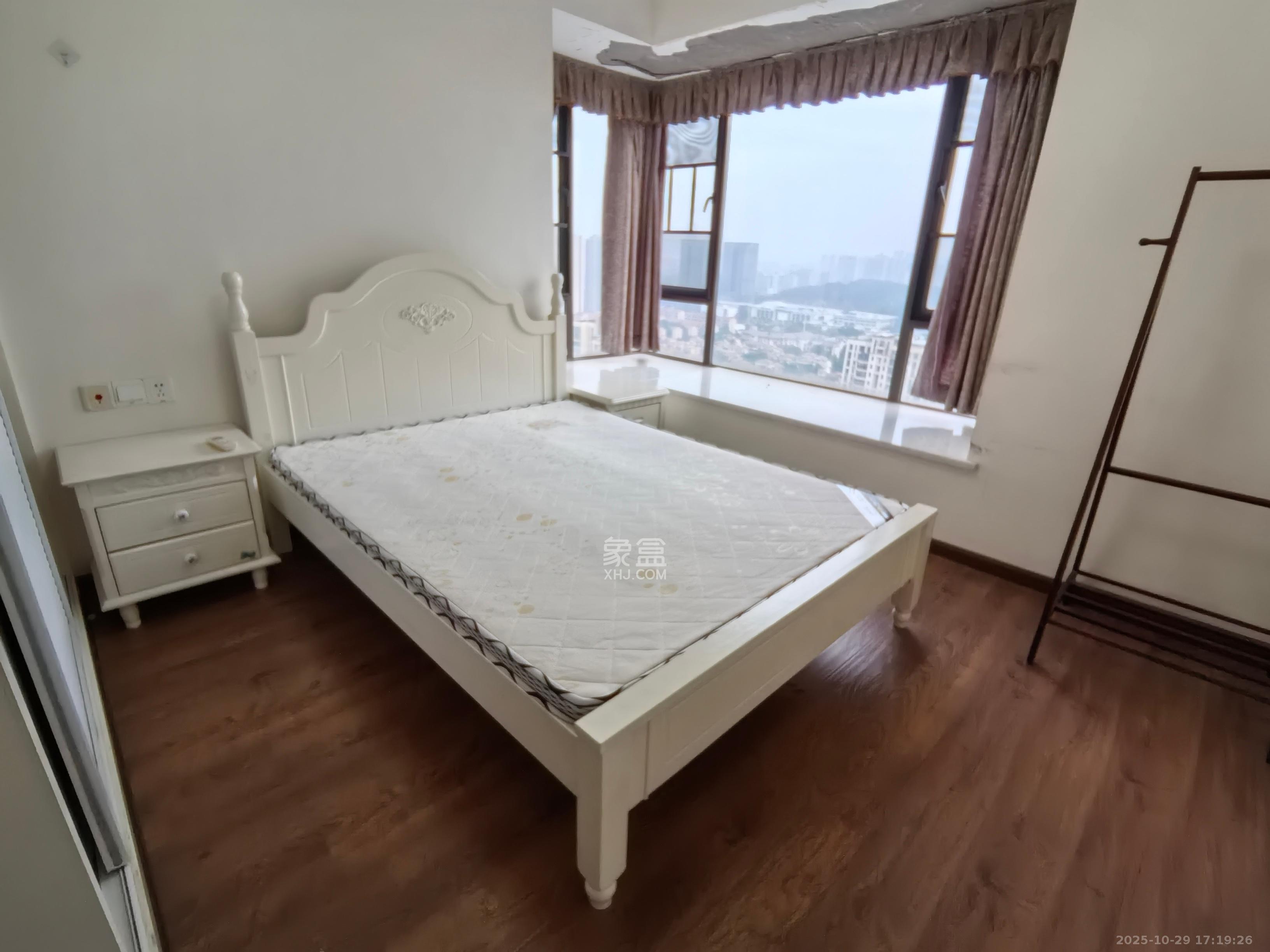 卓越蔚蓝海岸三期 2室2厅1卫 2400.0元/月 卓越蔚蓝海岸三期 2室2厅1卫 2400.0元/月室内图