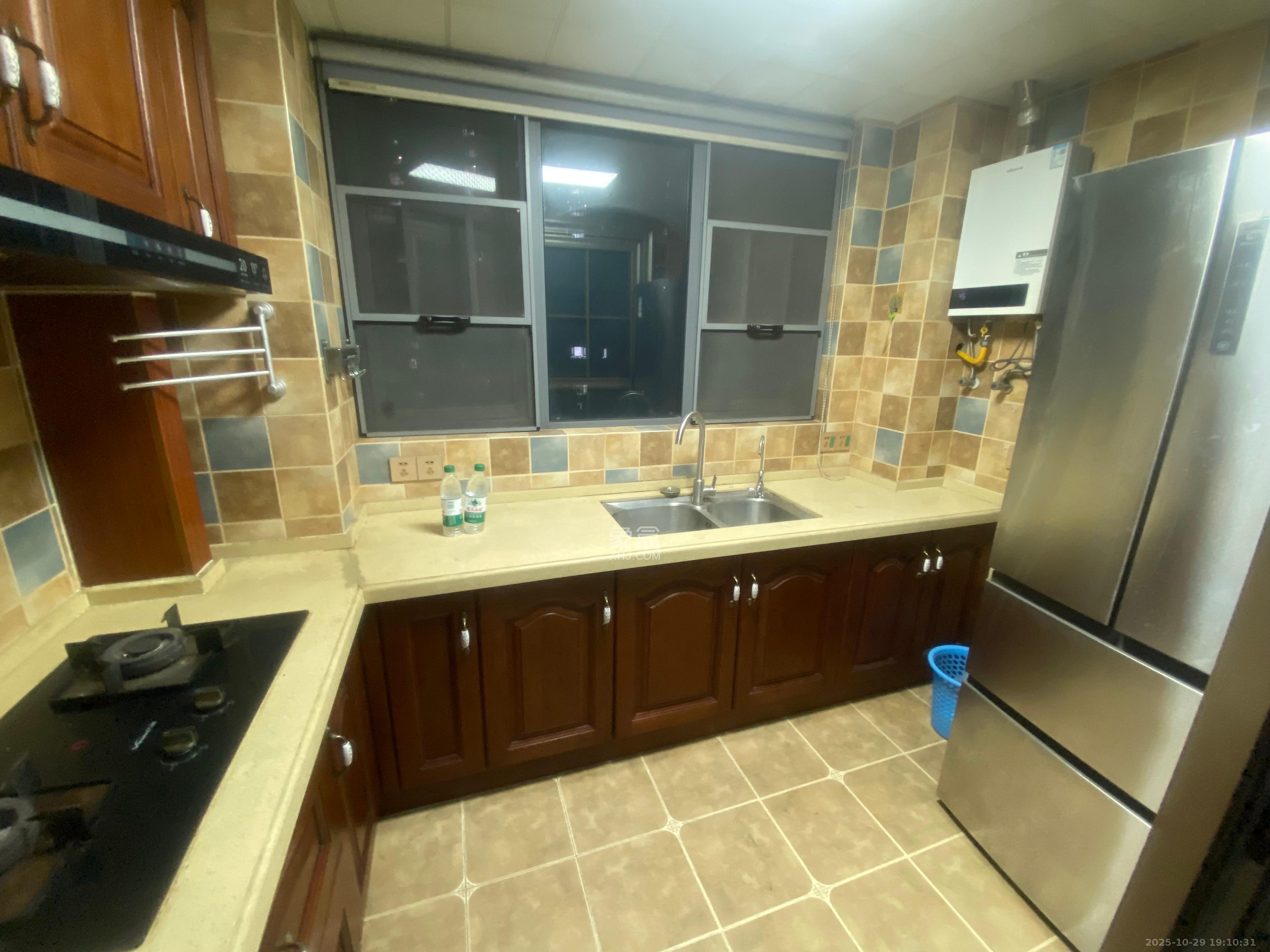 钱隆世家  2室2厅1卫    2000.0元/月室内图