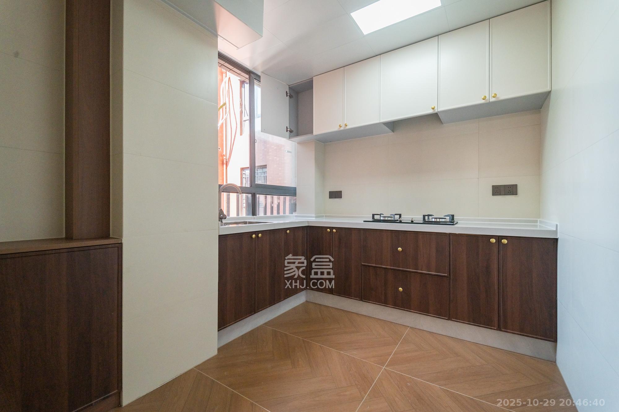 华润凤凰城二期  3室2厅2卫    80.8万厨房