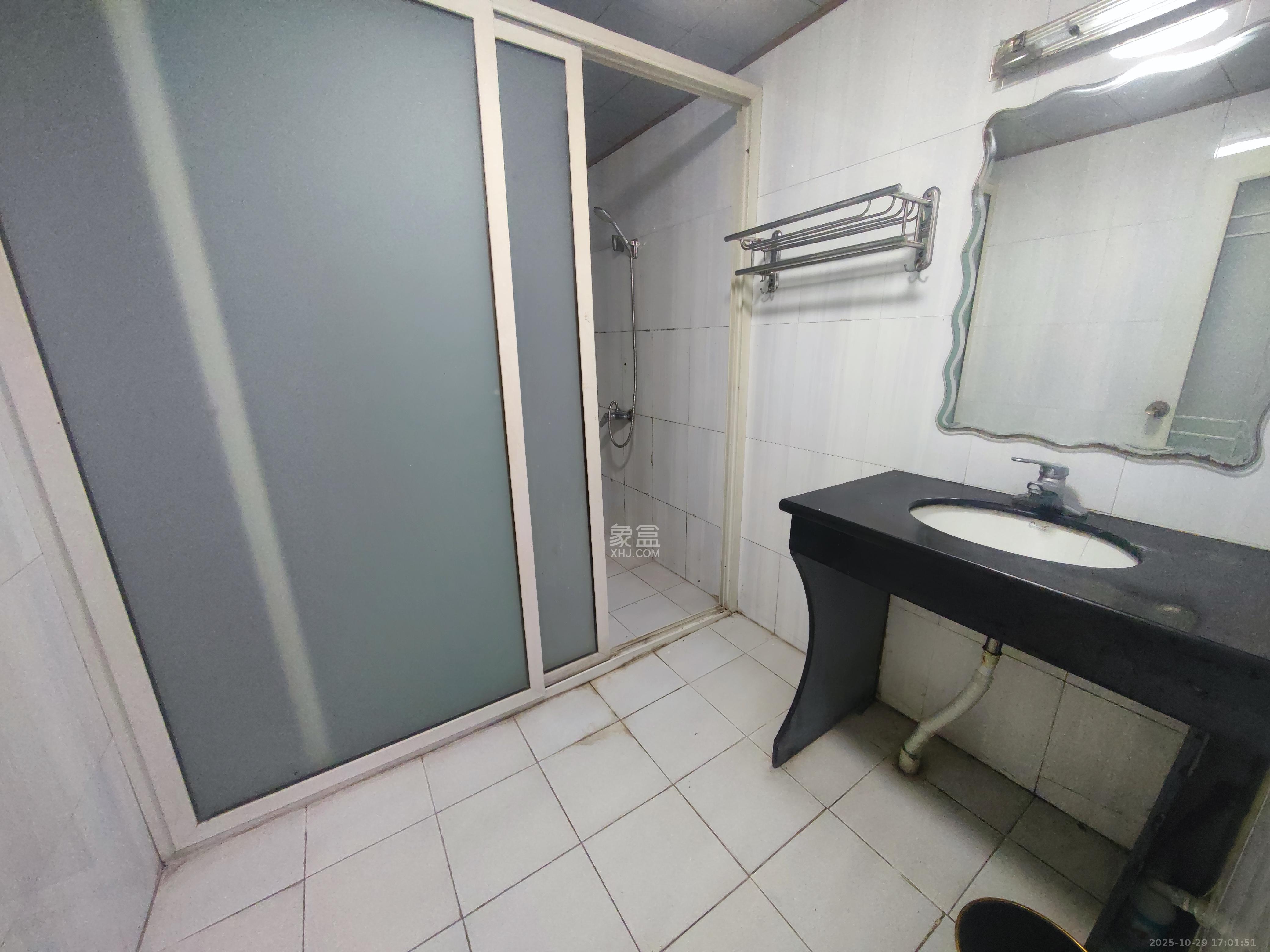 颐美园  3室1厅1卫    2500.0元/月室内图