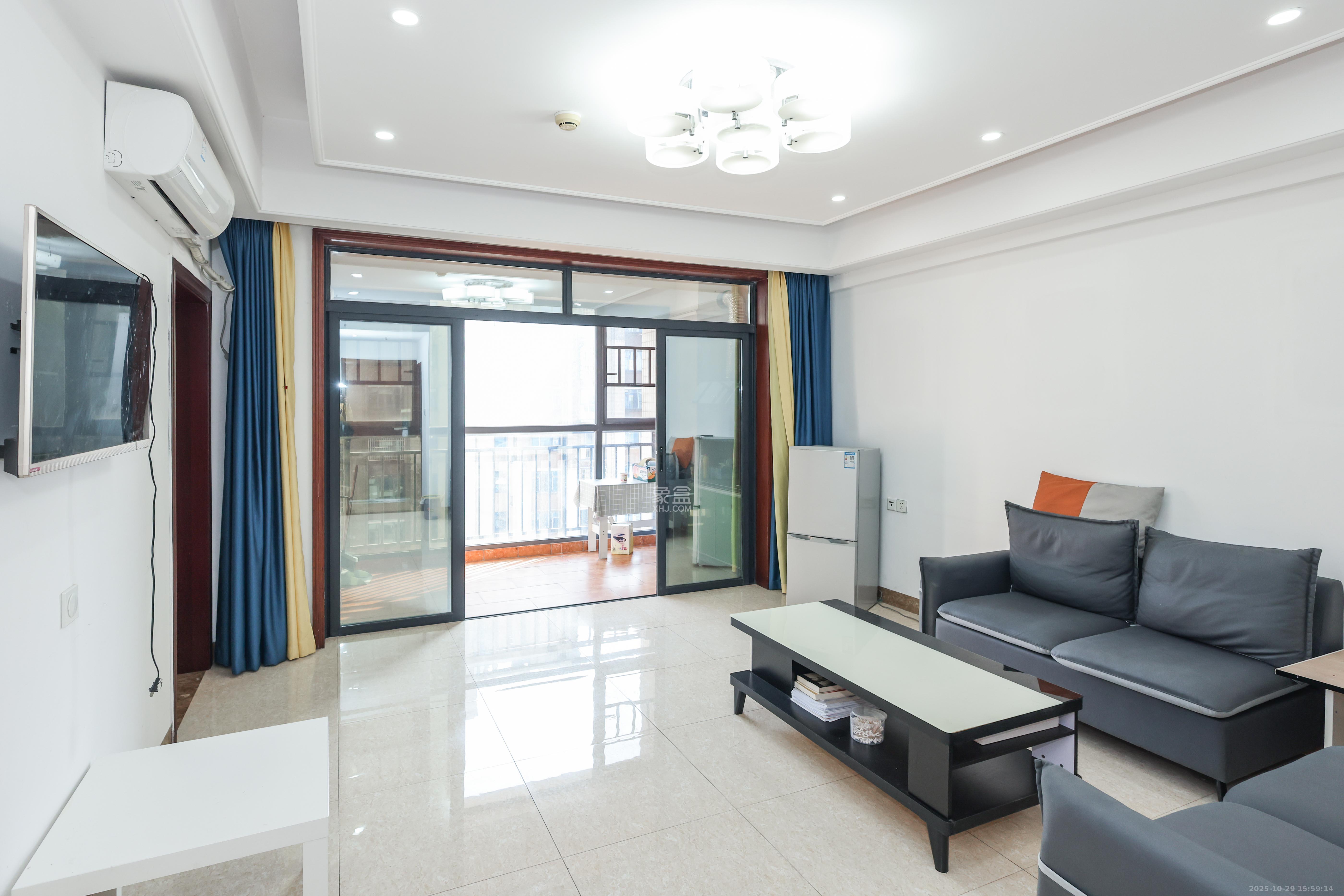 天元涉外景园B区  2室1厅1卫    78.7万客厅