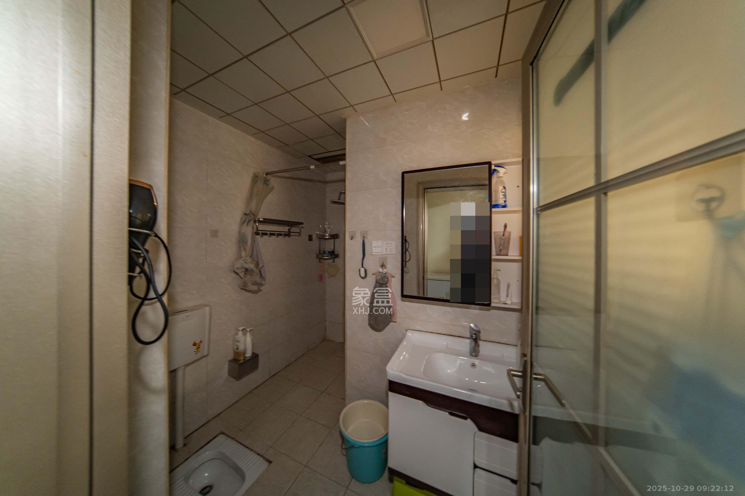 阳光100一期、四五期  3室2厅2卫    3200.0元/月室内图