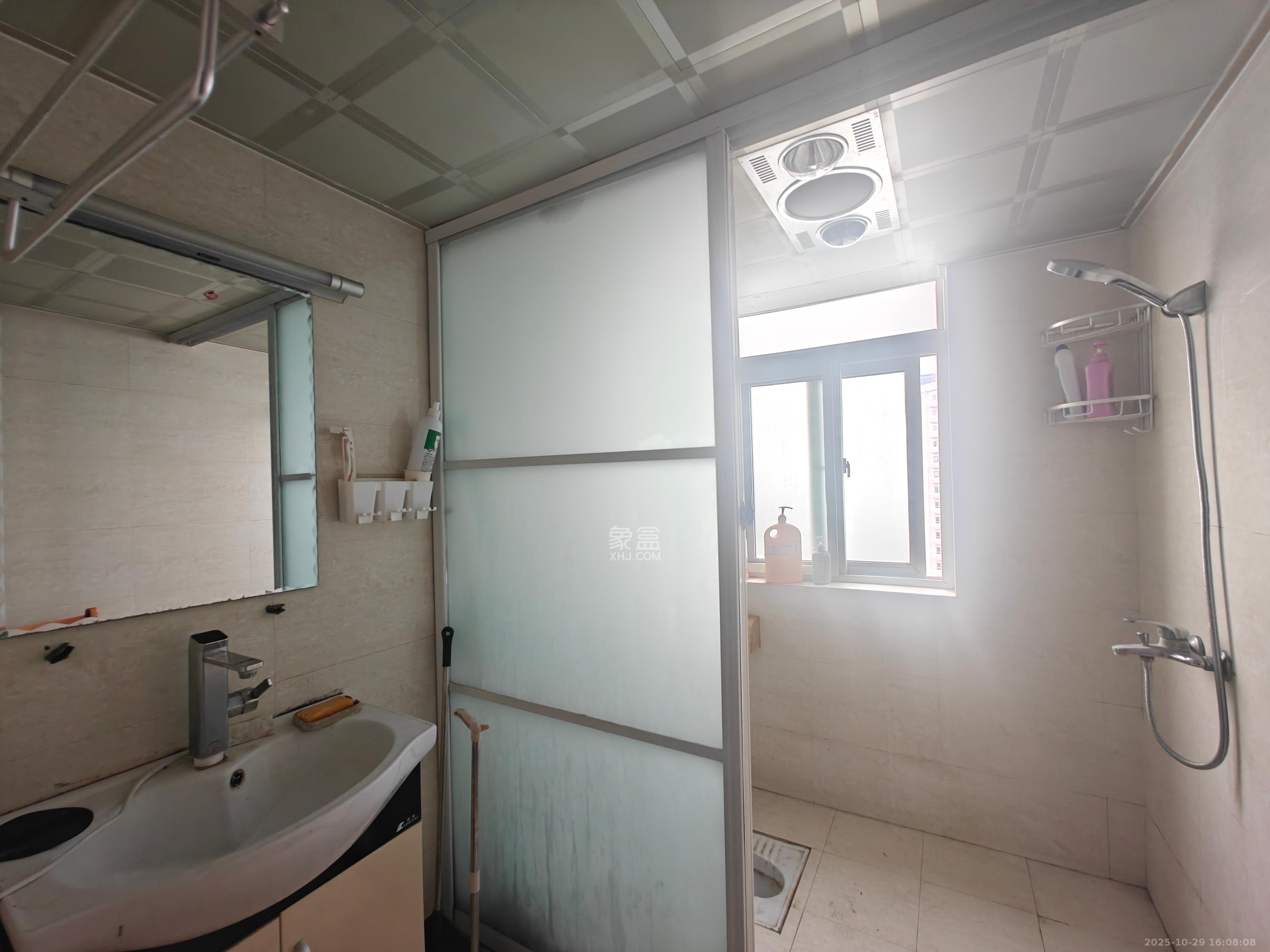 嘉盛华庭（一期、二期、三期）  2室1厅3卫    2100.0元/月室内图