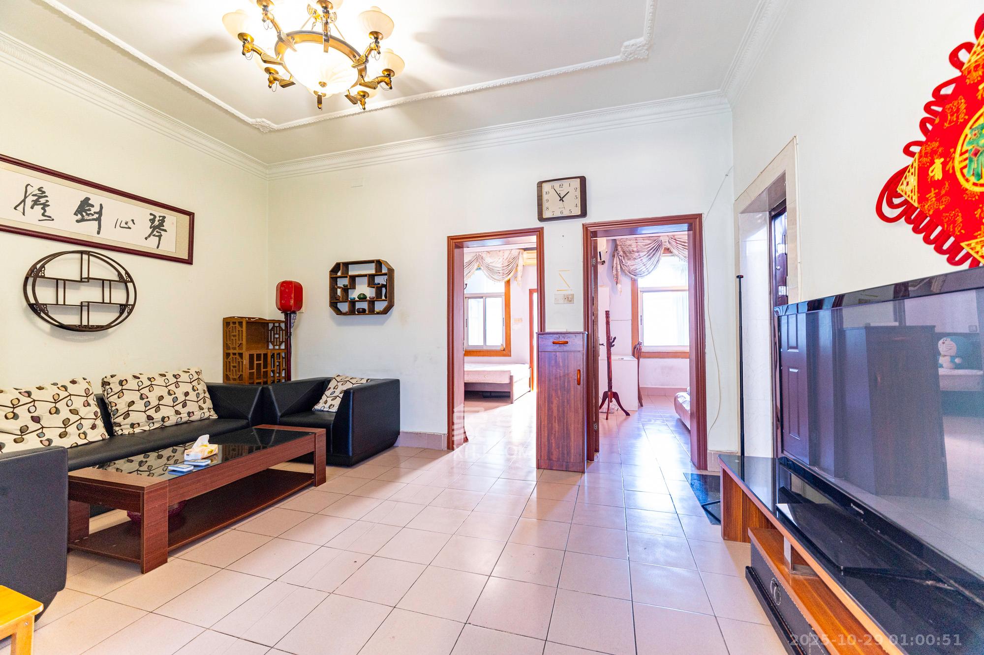 长沙县政府宿舍(星邻南苑) 2室2厅1卫 43.8万 长沙县政府宿舍(星邻南苑) 2室2厅1卫 43.8万客厅