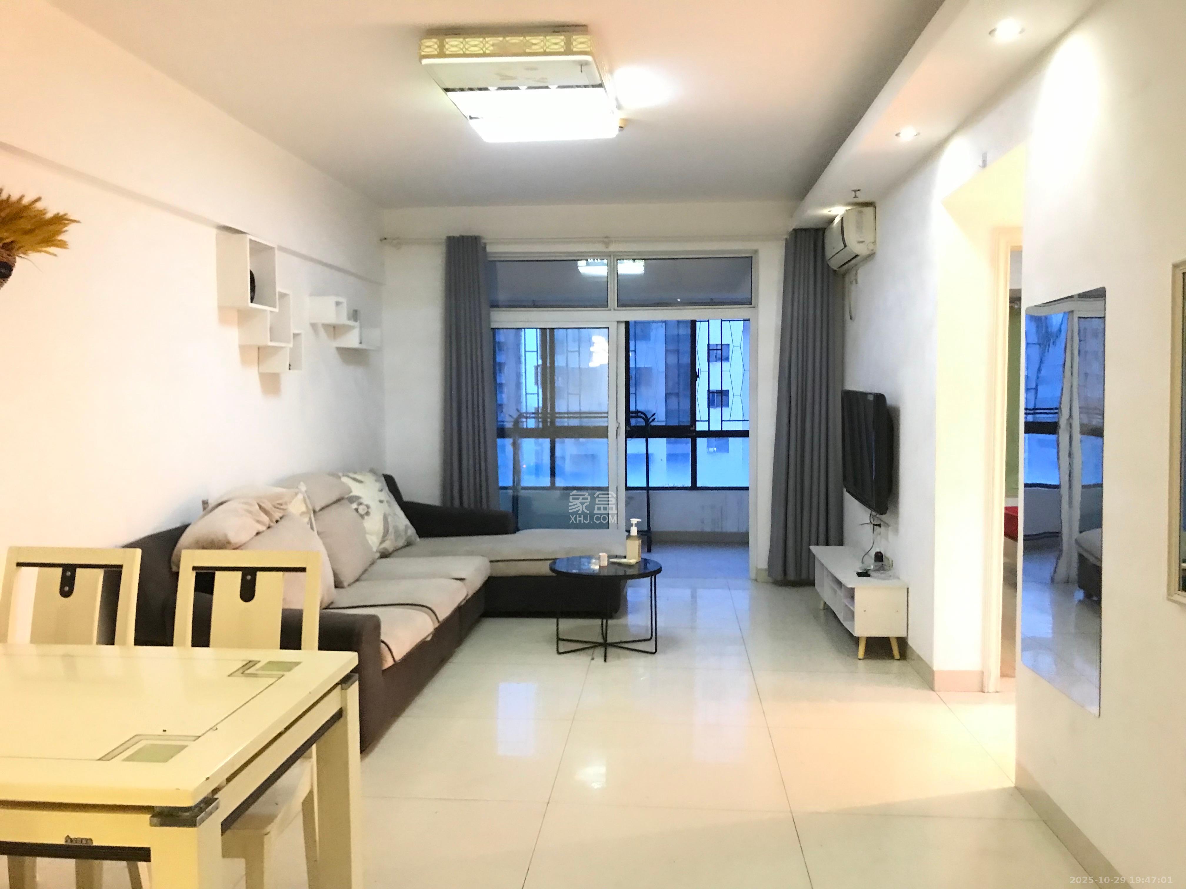 新长海广场  2室2厅1卫    1800.0元/月