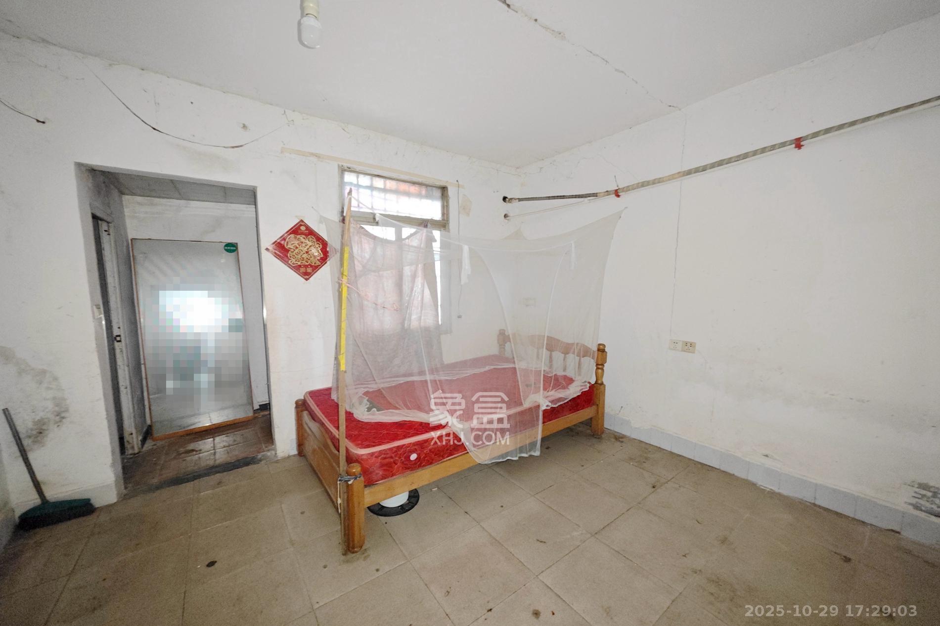 桂花二村  2室2厅2卫    39.0万卧室